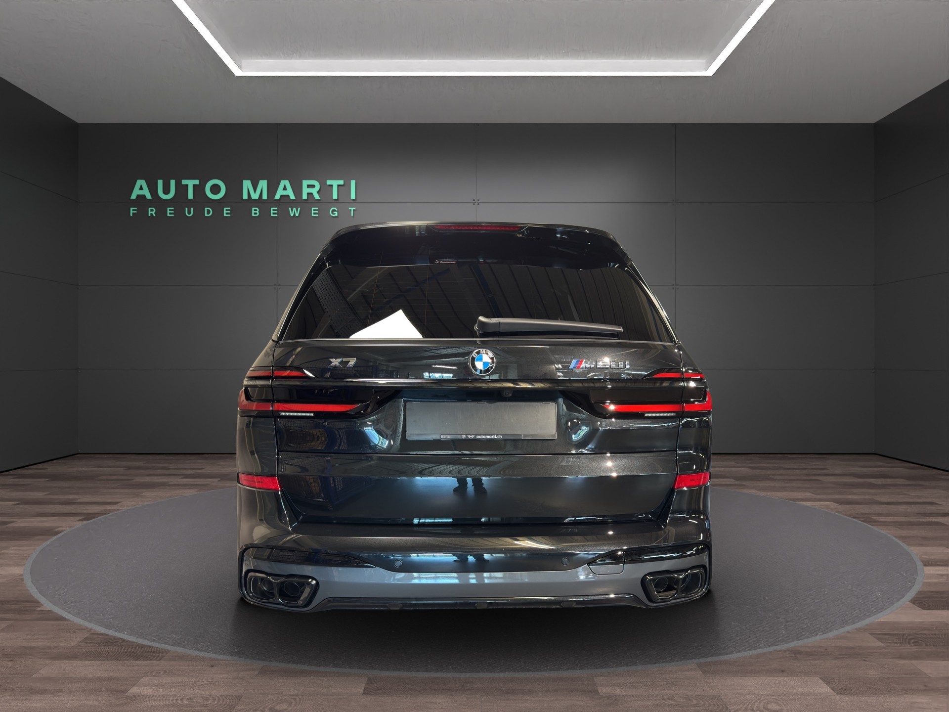 BMW X7 M60i-showroom-element-2