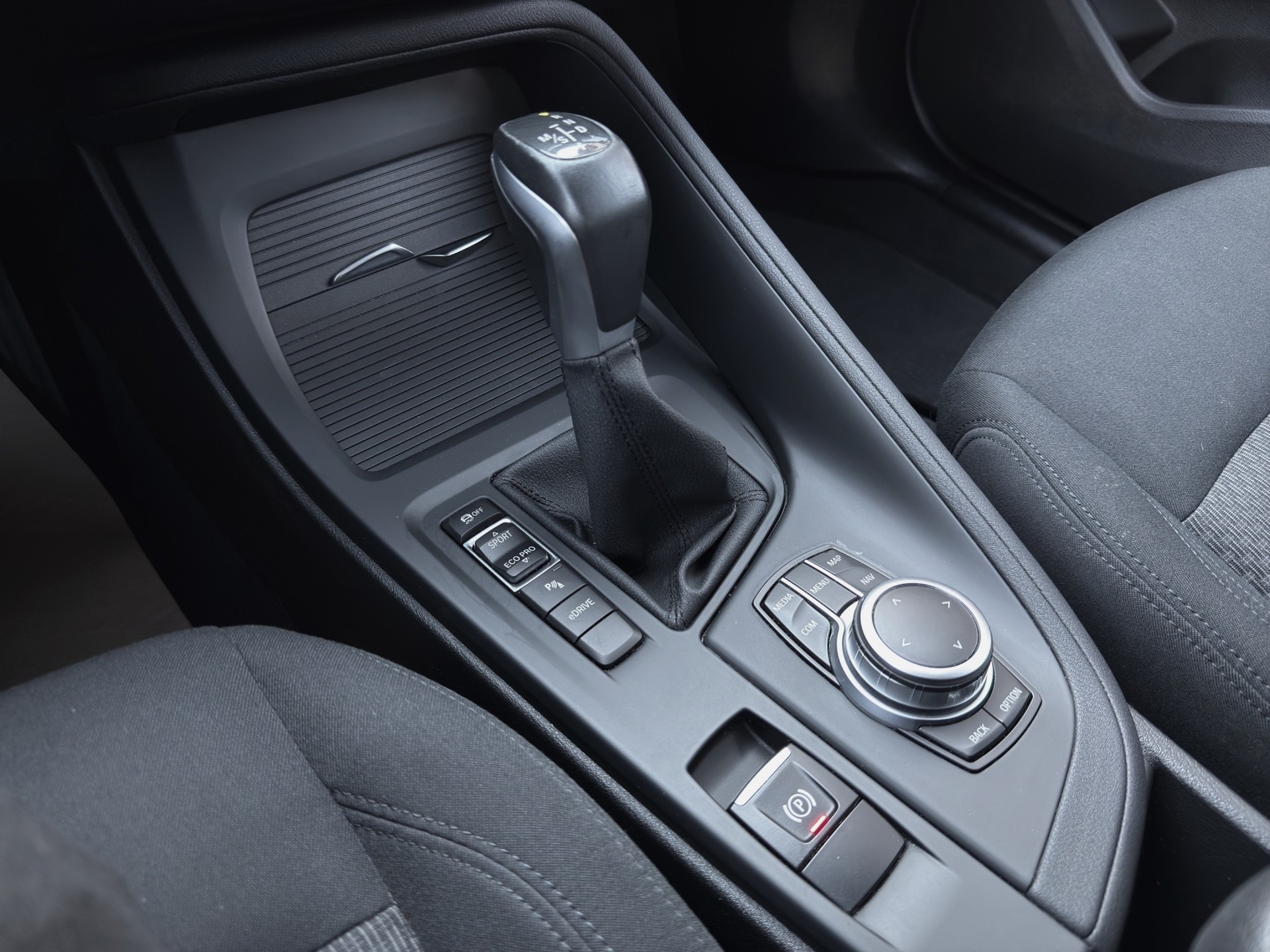 BMW X1 xDrive 25e Steptronic-image-13