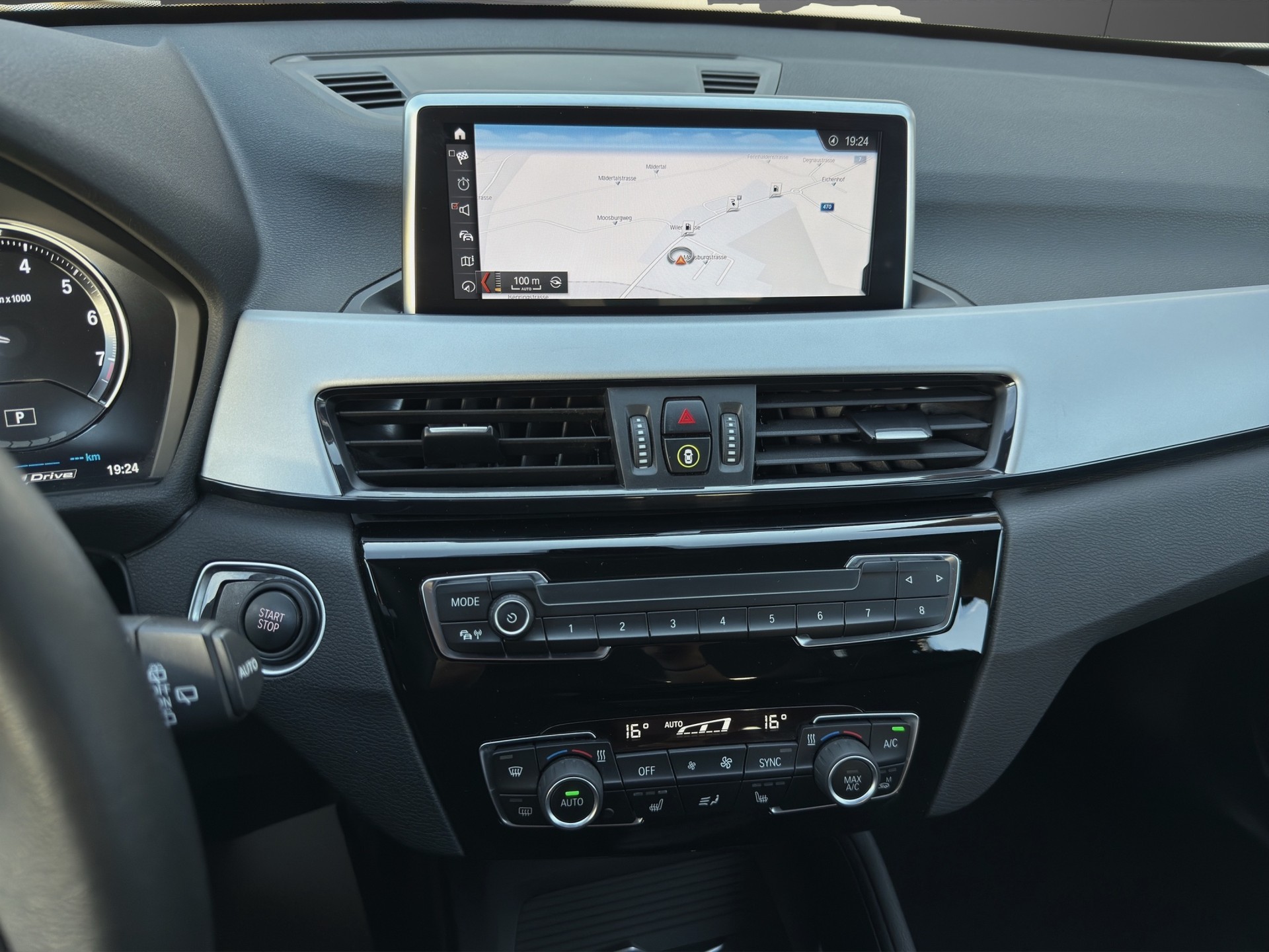 BMW X1 xDrive 25e Steptronic-image-12