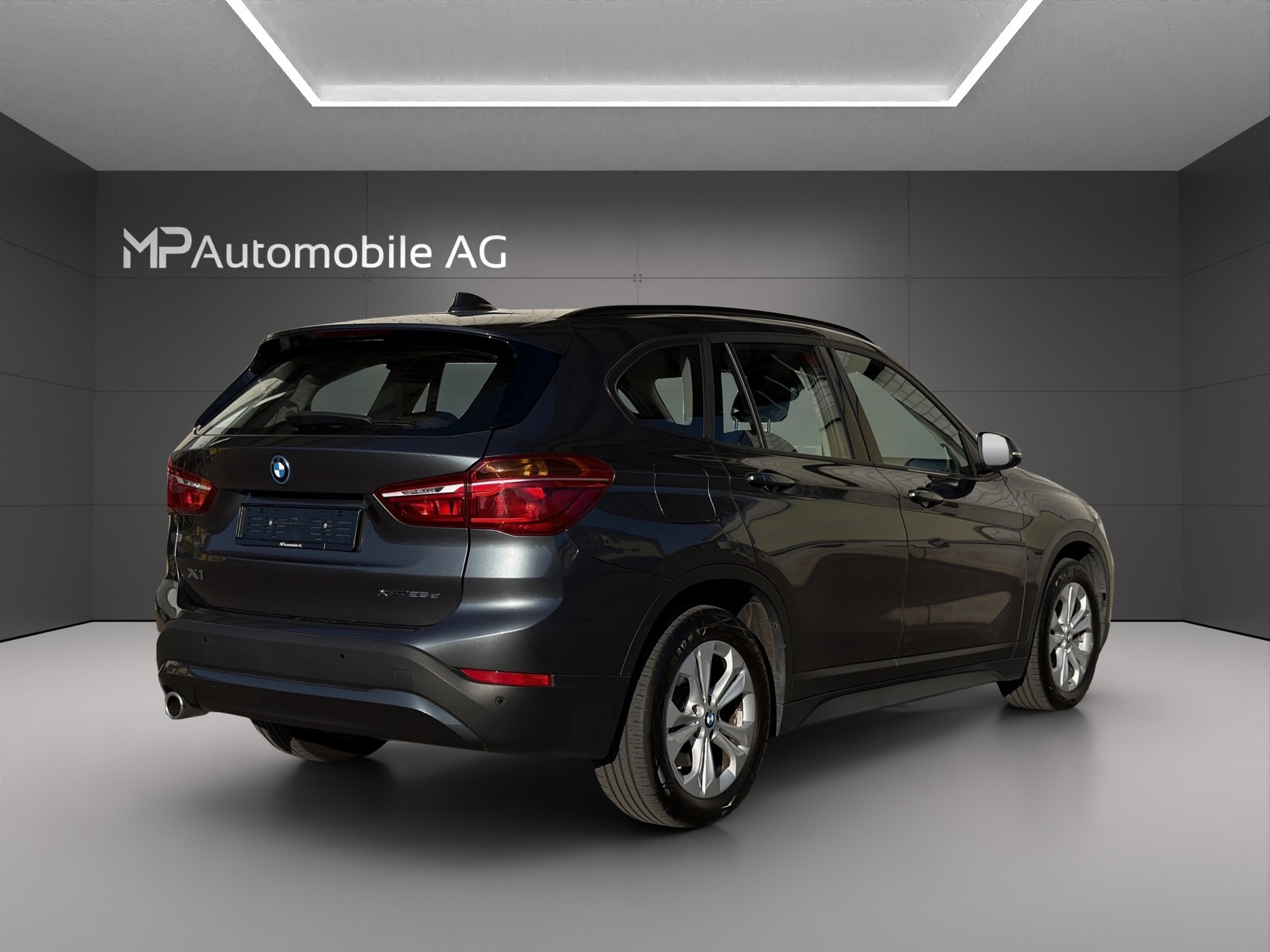 BMW X1 xDrive 25e Steptronic-showroom-element-2