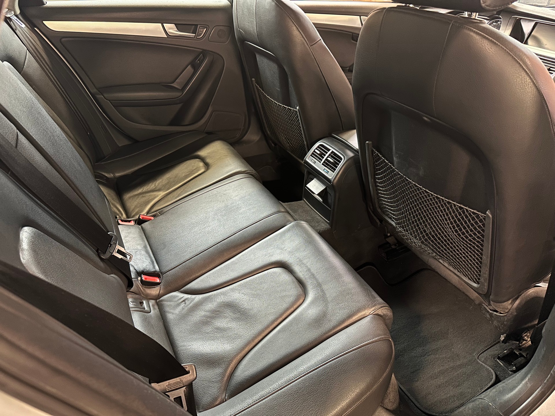 AUDI A4 Limousine 2.0 TFSI quattro S-tronic-image-11