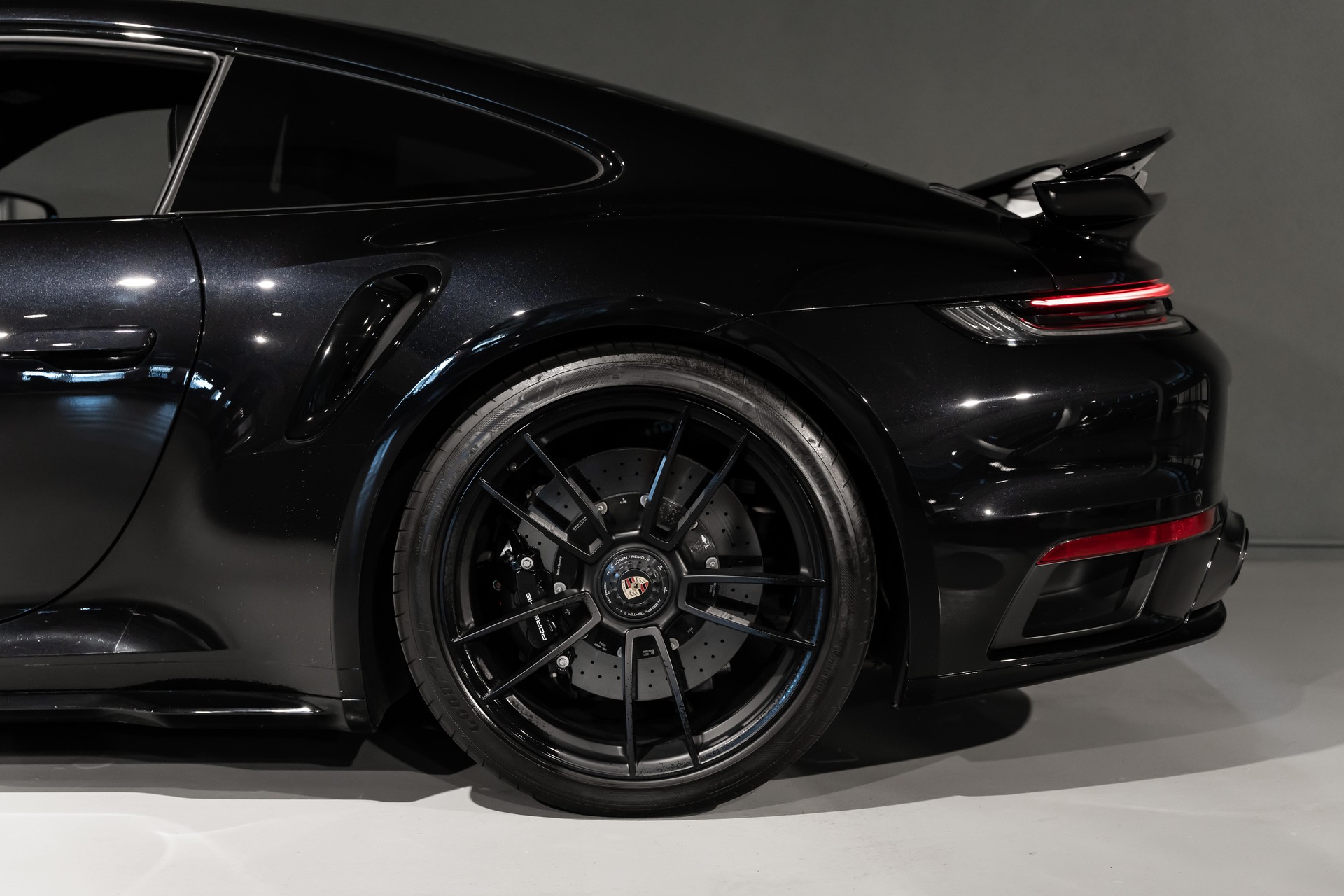 PORSCHE 911 Coupé 3.7 Turbo S PDK Aero-showroom-element-2