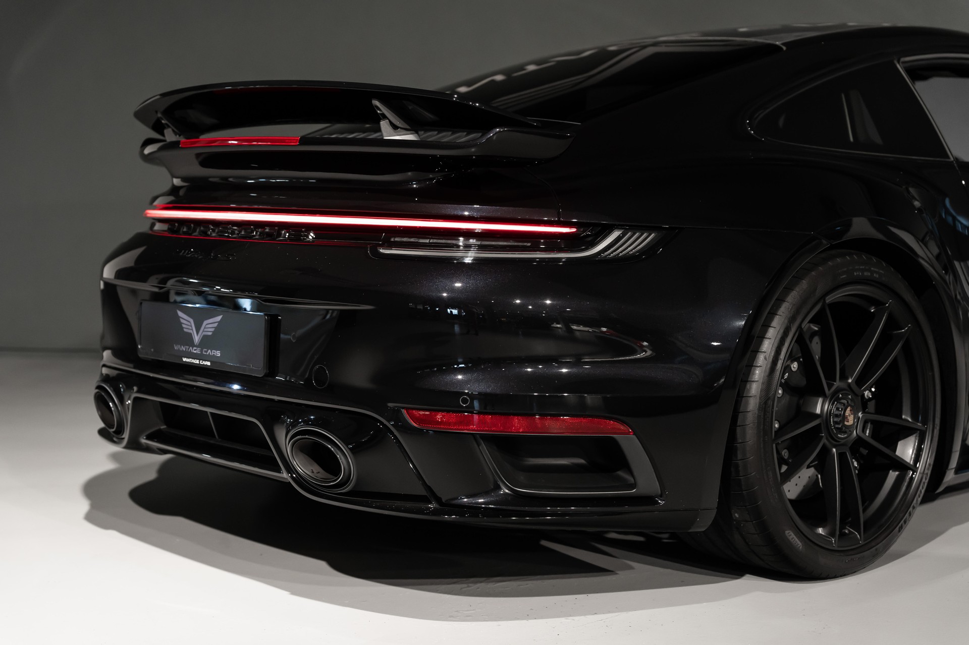 PORSCHE 911 Coupé 3.7 Turbo S PDK Aero-image-10