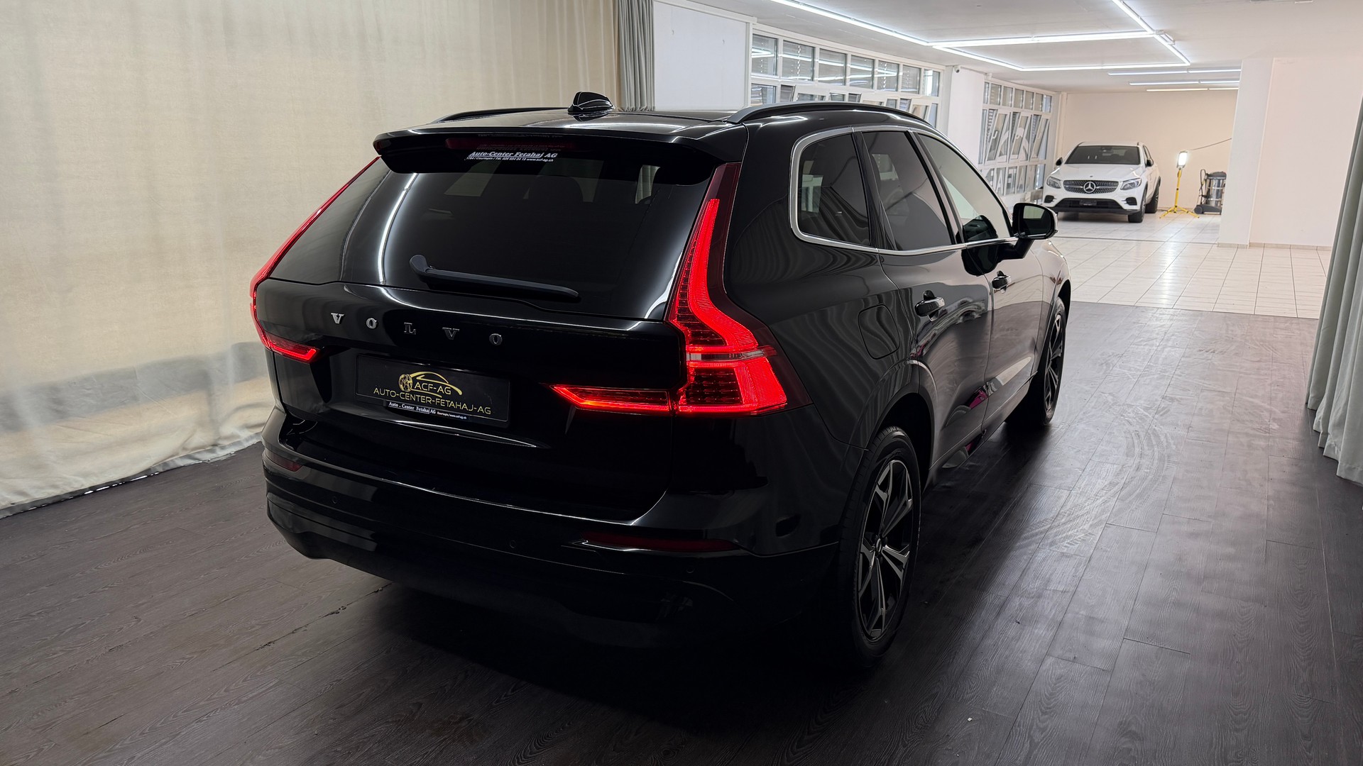 VOLVO XC60 B4 Diesel Mild Hybrid AWD Momentum Geartronic-showroom-element-3