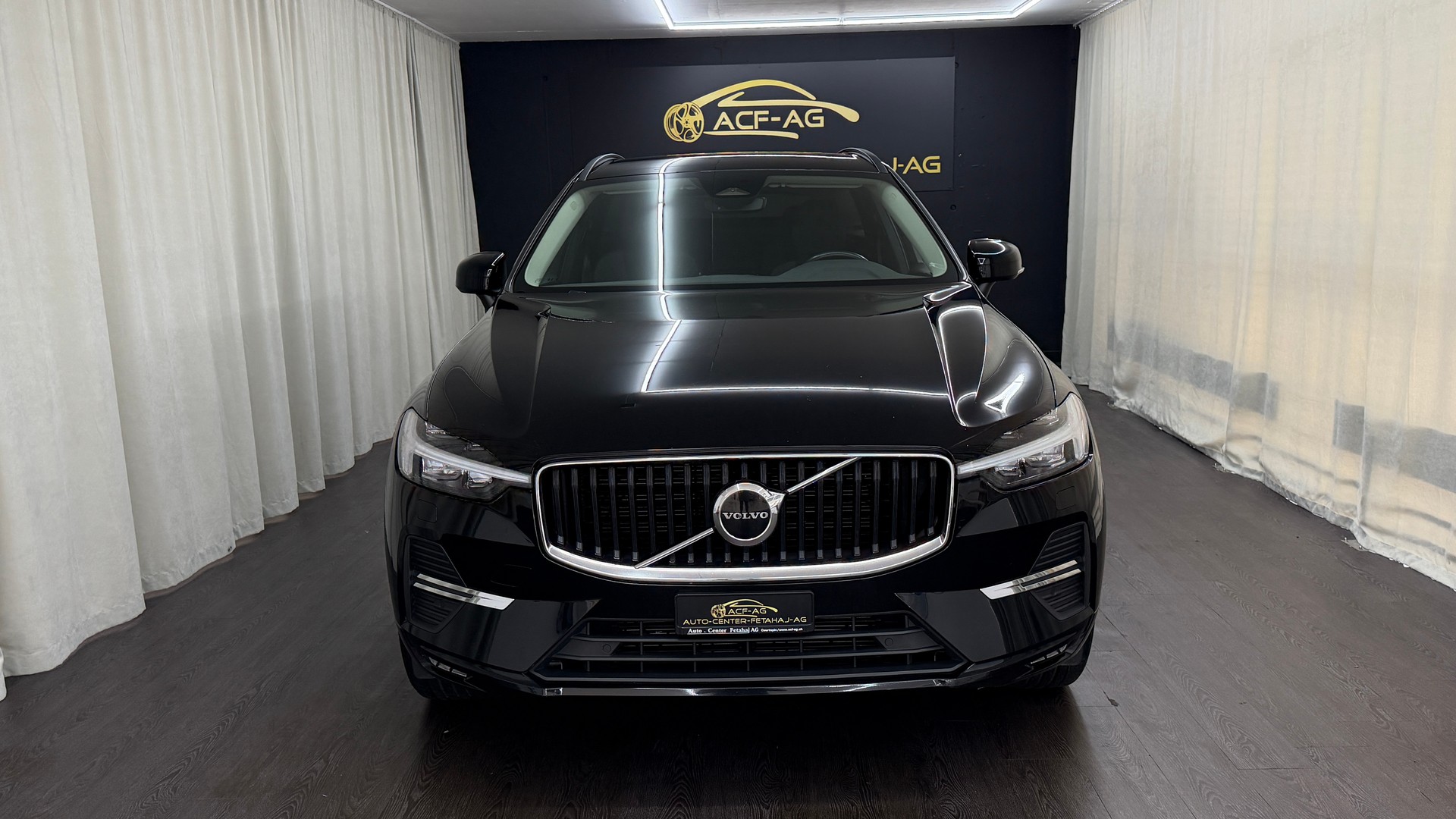VOLVO XC60 B4 Diesel Mild Hybrid AWD Momentum Geartronic-showroom-element-1