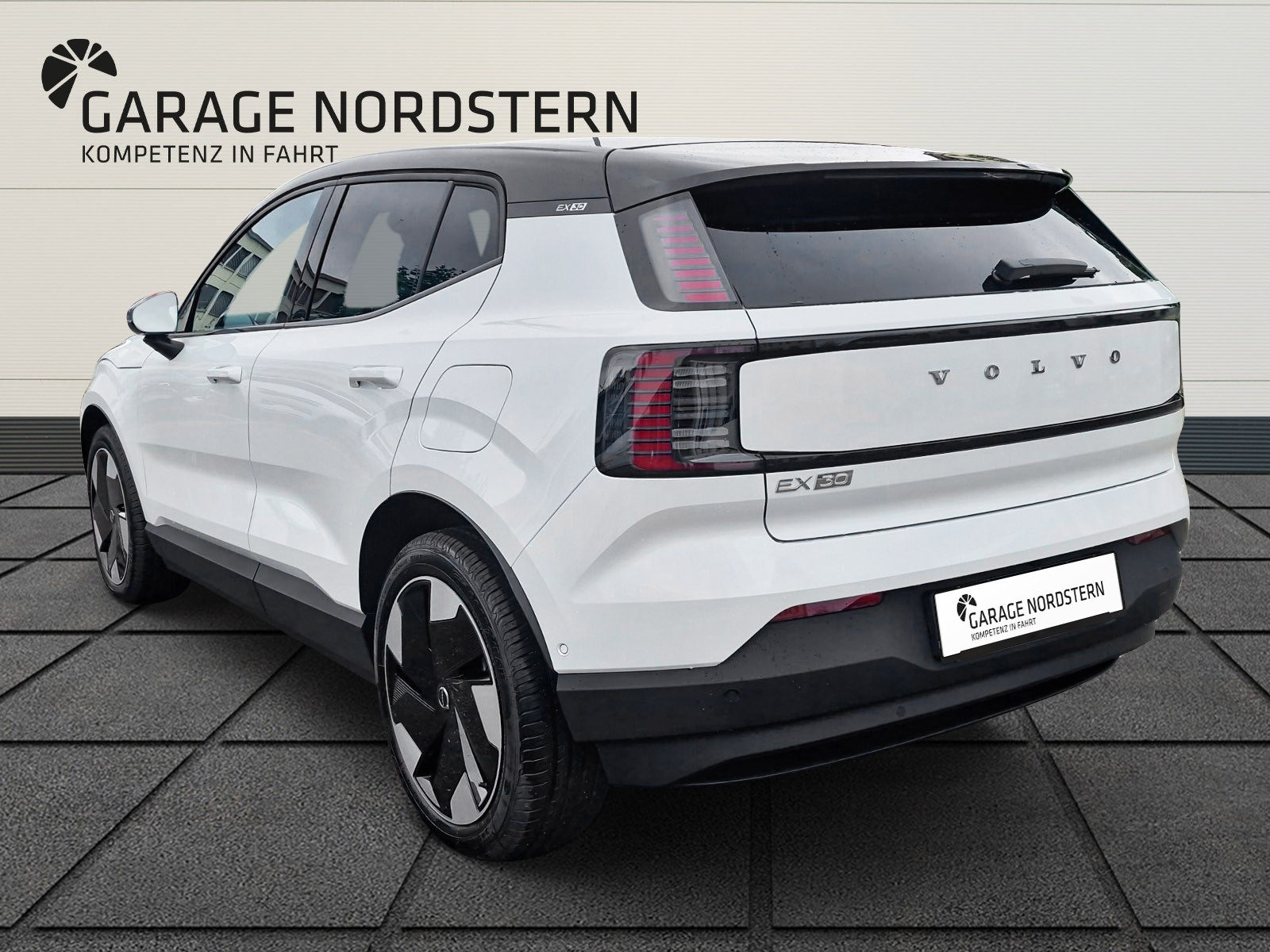 VOLVO EX30 E60 Twin Ultra Performance AWD-showroom-element-2