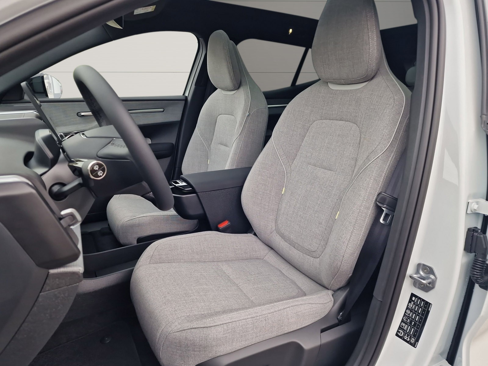 VOLVO EX30 E60 Twin Ultra Performance AWD-image-8