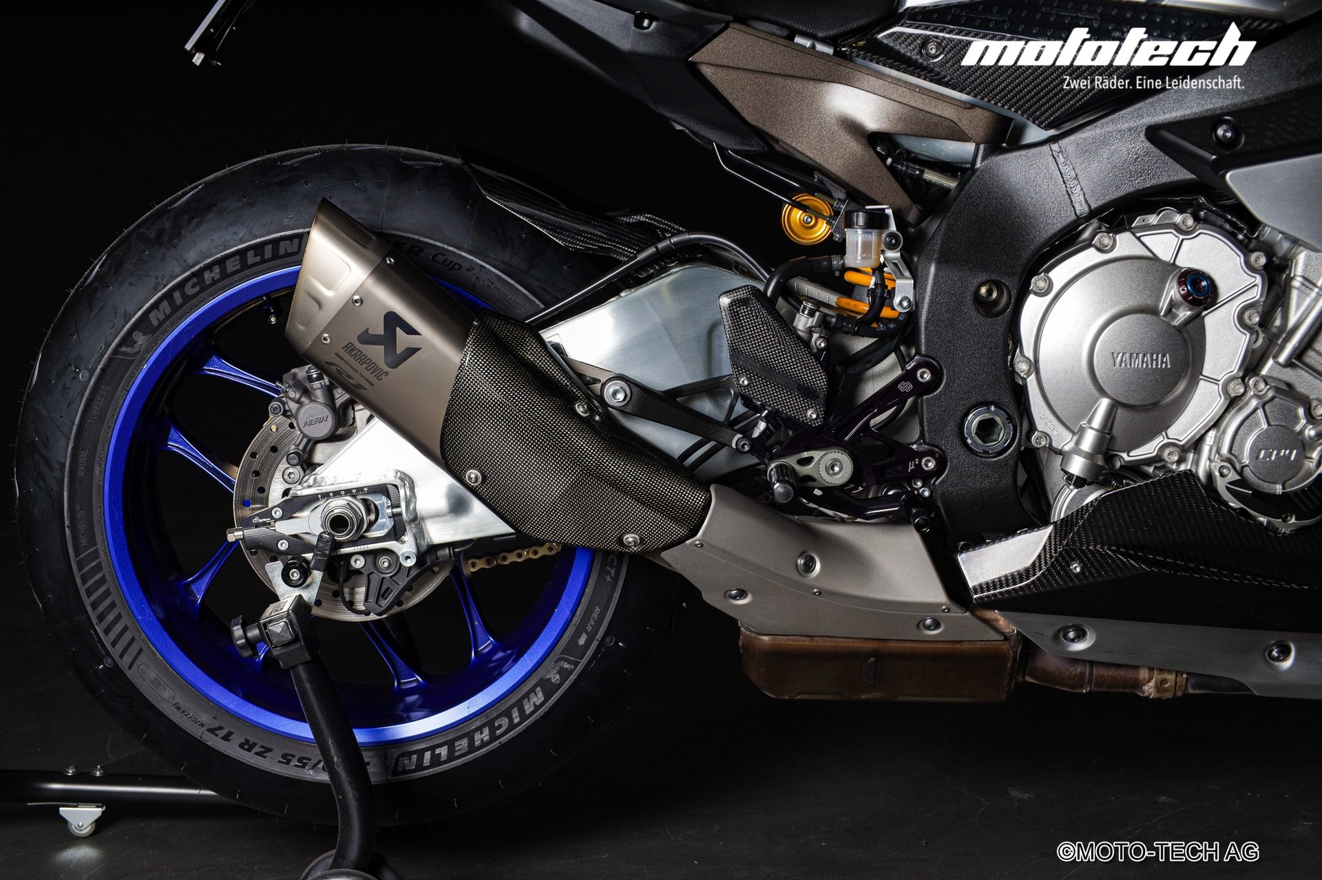 YAMAHA YZF-R1 M ABS AKRAPOVIC-image-7