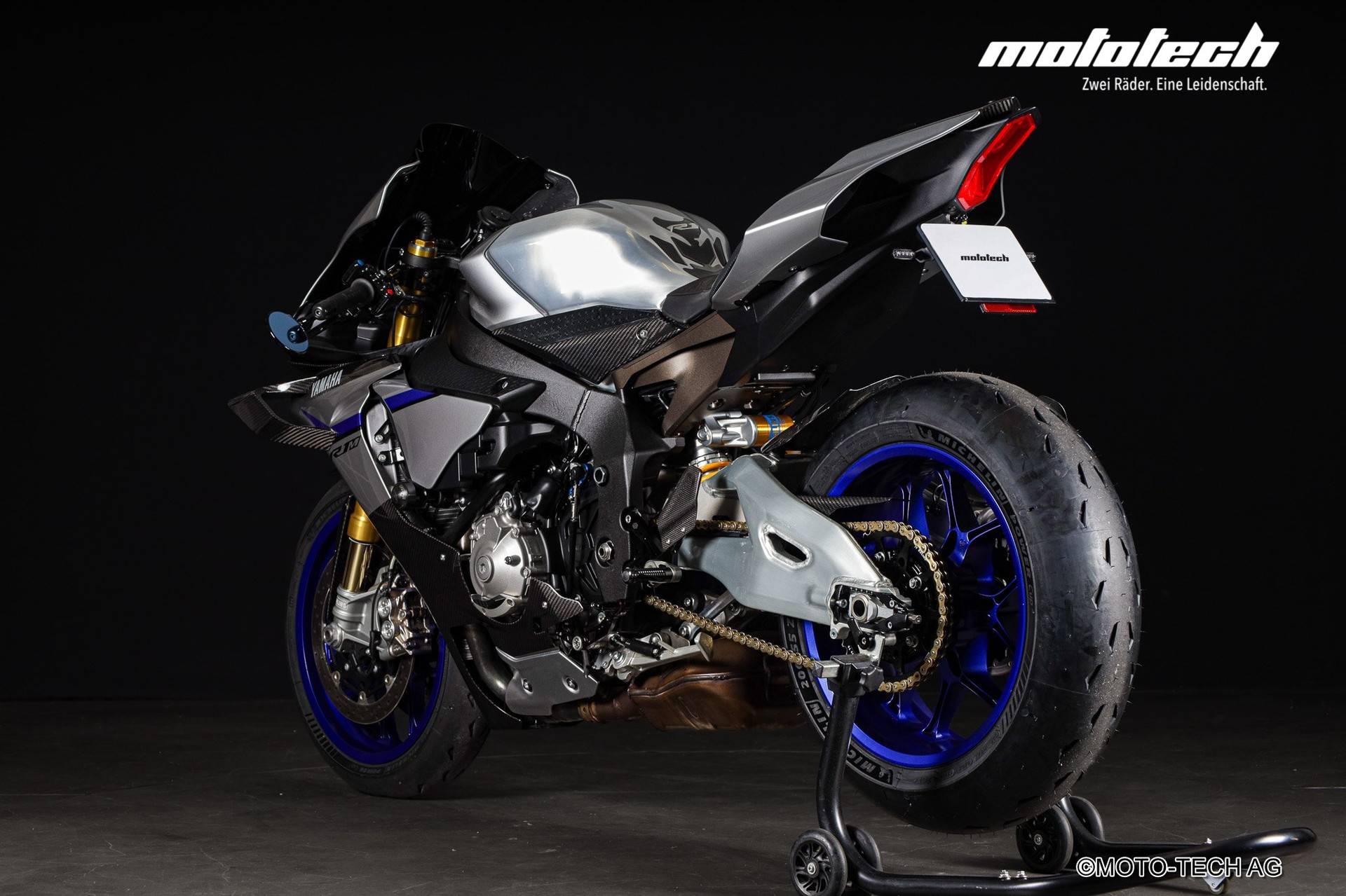 YAMAHA YZF-R1 M ABS AKRAPOVIC-image-3