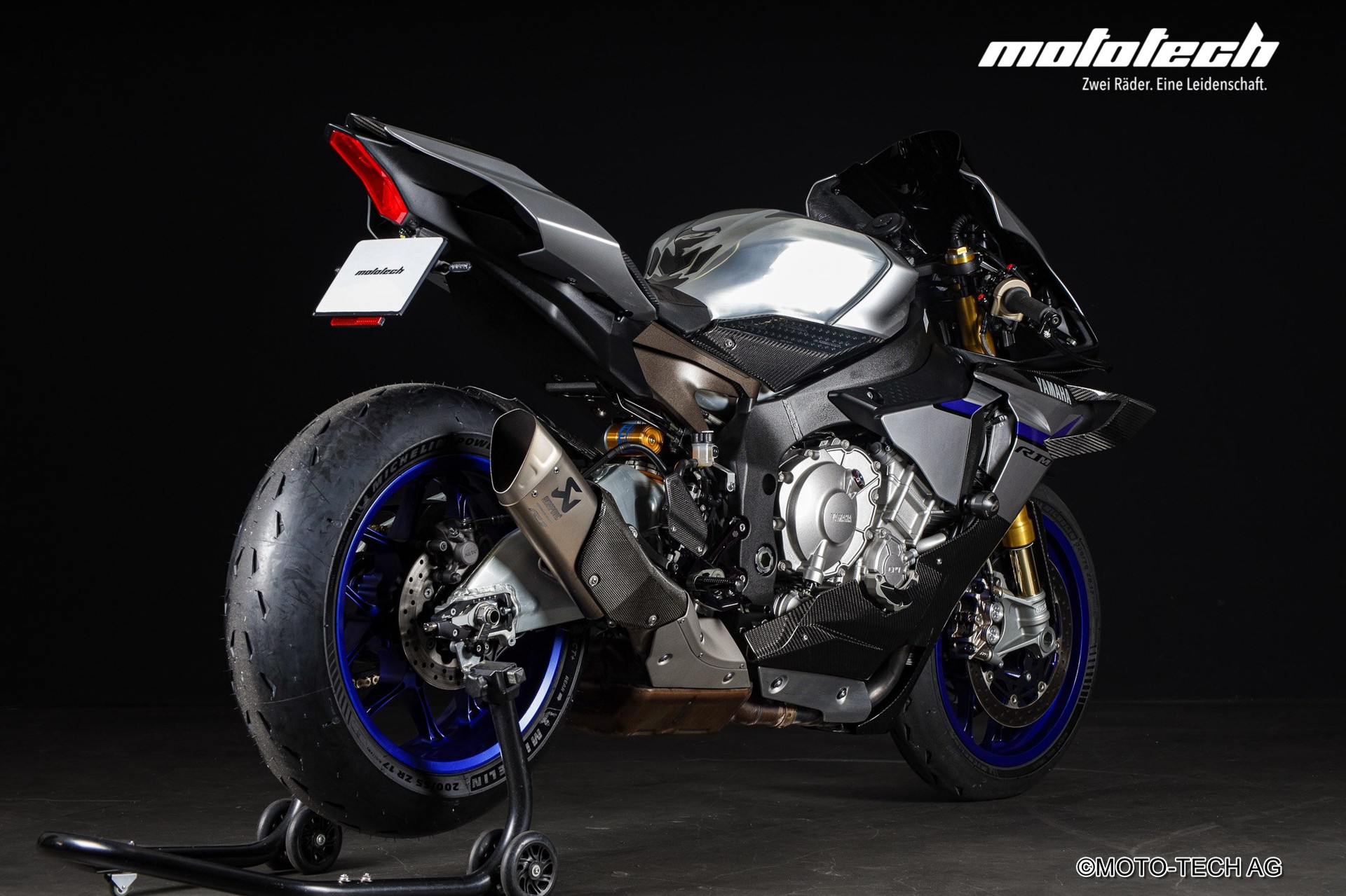 YAMAHA YZF-R1 M ABS AKRAPOVIC-image-2