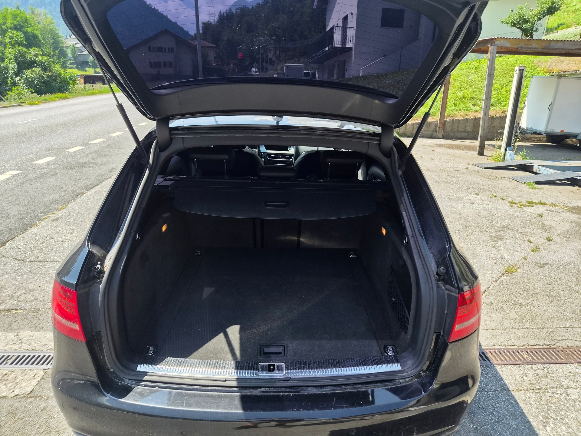 AUDI S4 Avant 3.0 TFSI quattro S-tronic-image-4