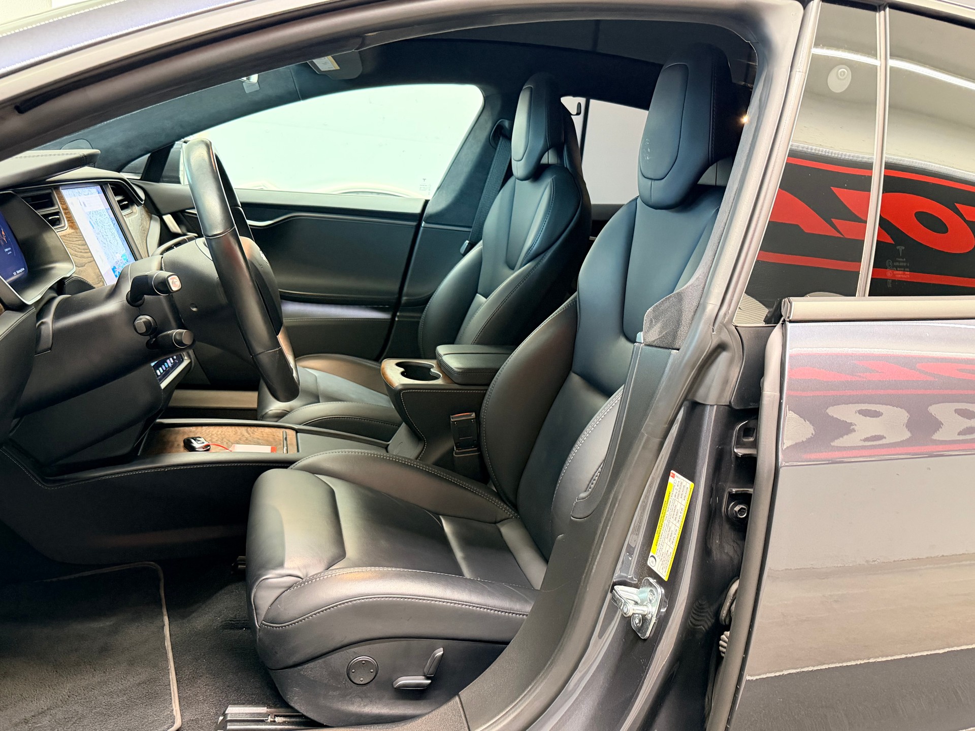 TESLA Model S Maximale-Reichweite *Raven*-image-16