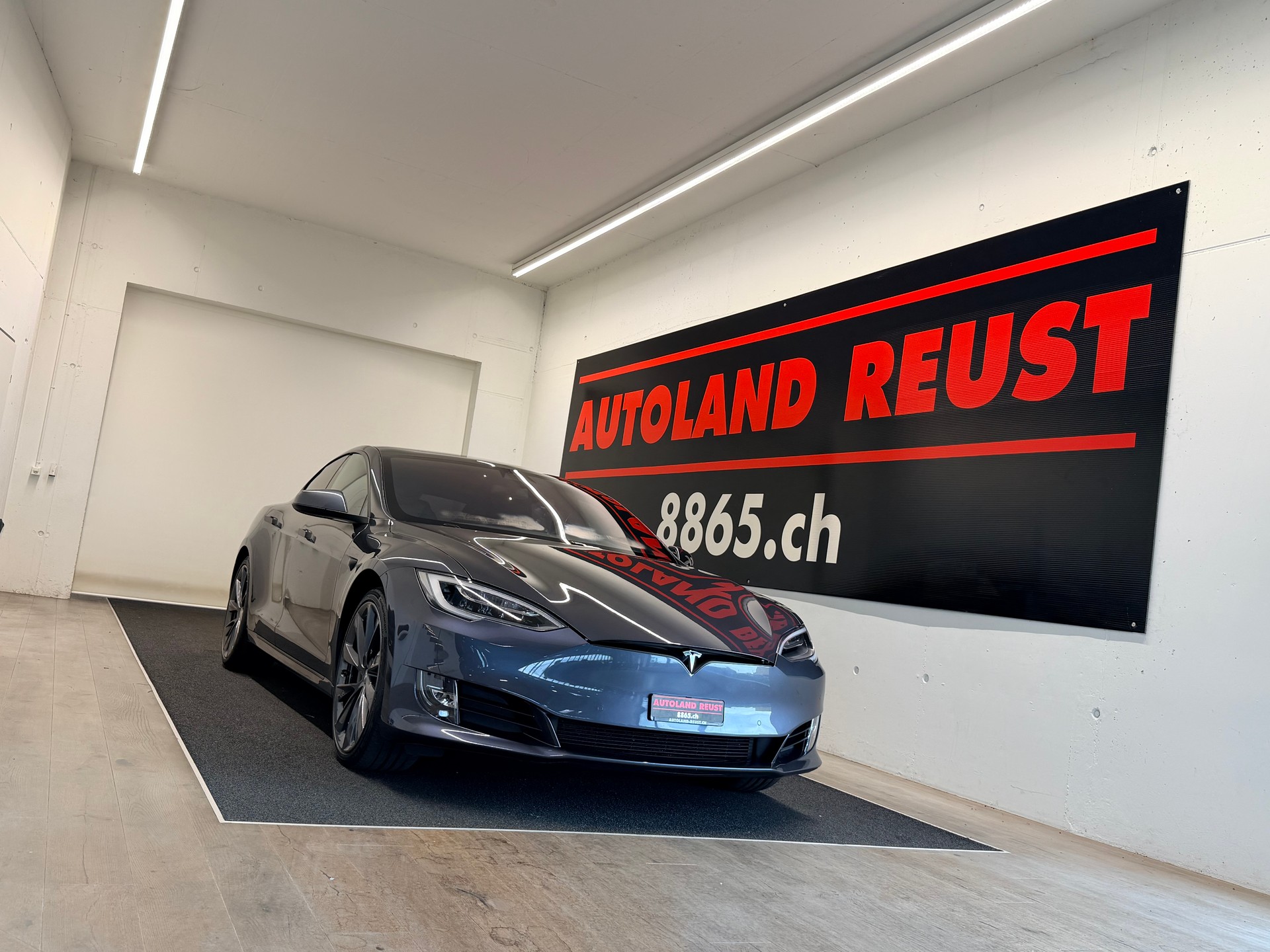 TESLA Model S Maximale-Reichweite *Raven*