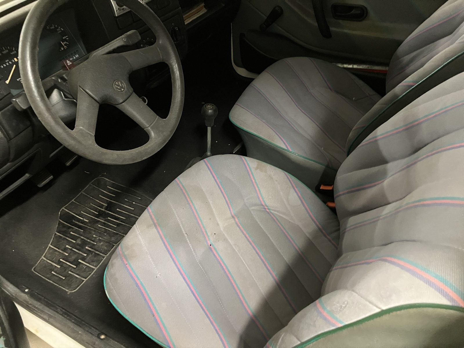 VW Polo 1300 Fox-showroom-element-3