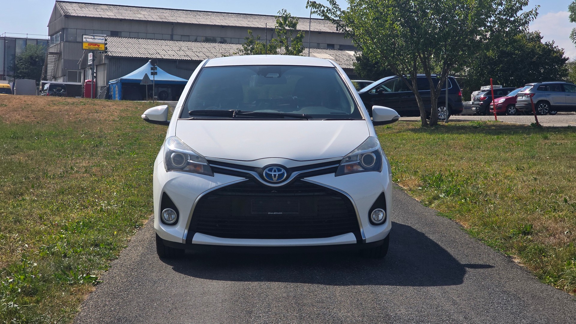 TOYOTA Yaris 1.5 VVT-i Hybrid Trend e-CVT-showroom-element-1