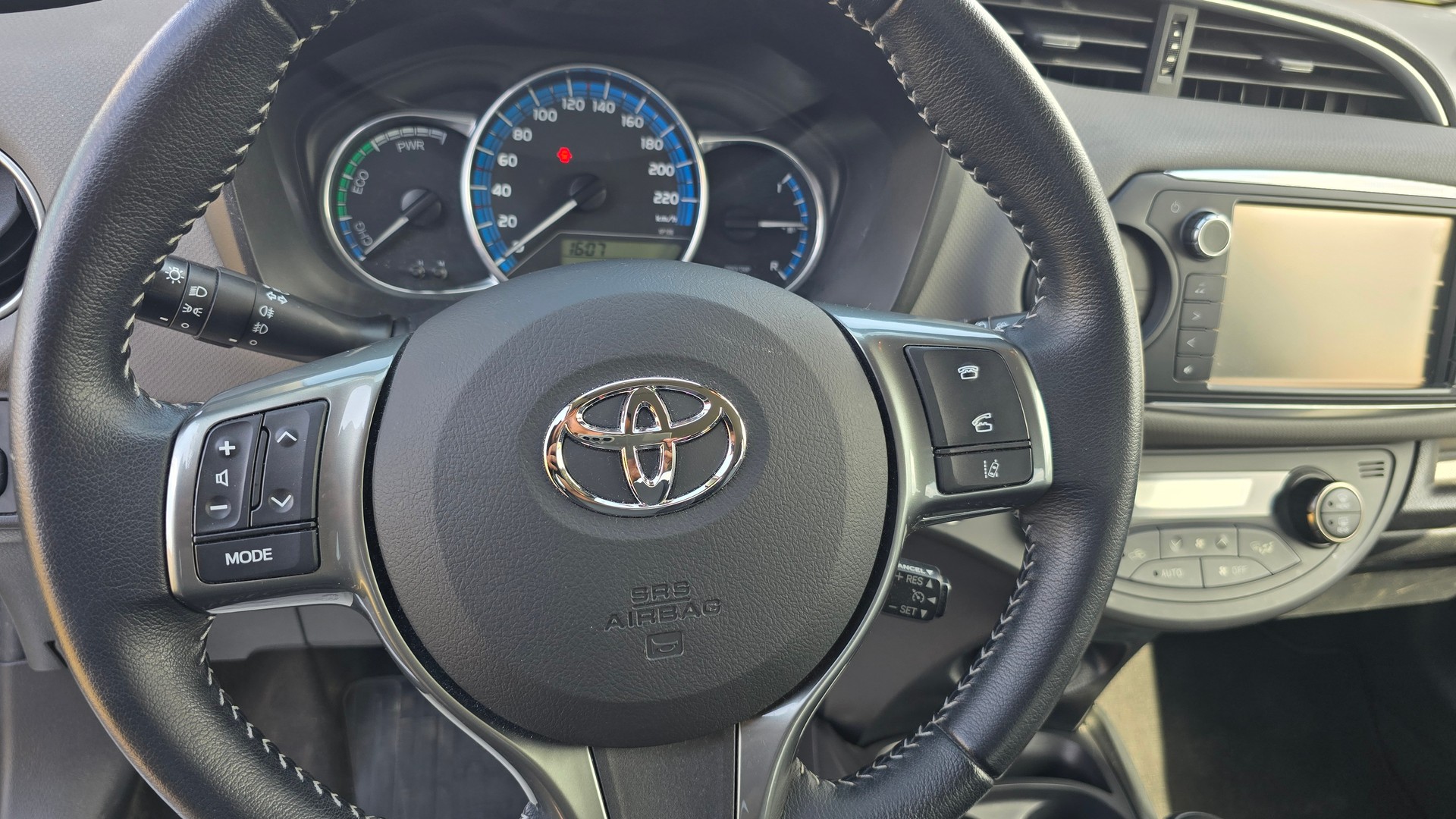 TOYOTA Yaris 1.5 VVT-i Hybrid Trend e-CVT-image-15