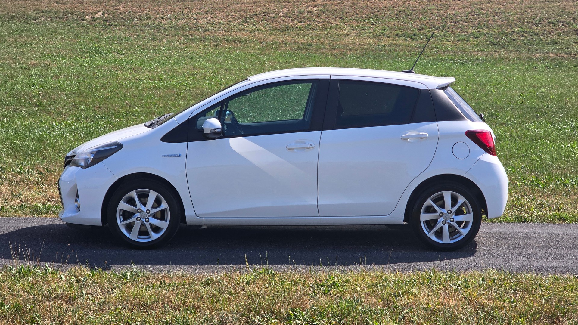 TOYOTA Yaris 1.5 VVT-i Hybrid Trend e-CVT-showroom-element-2