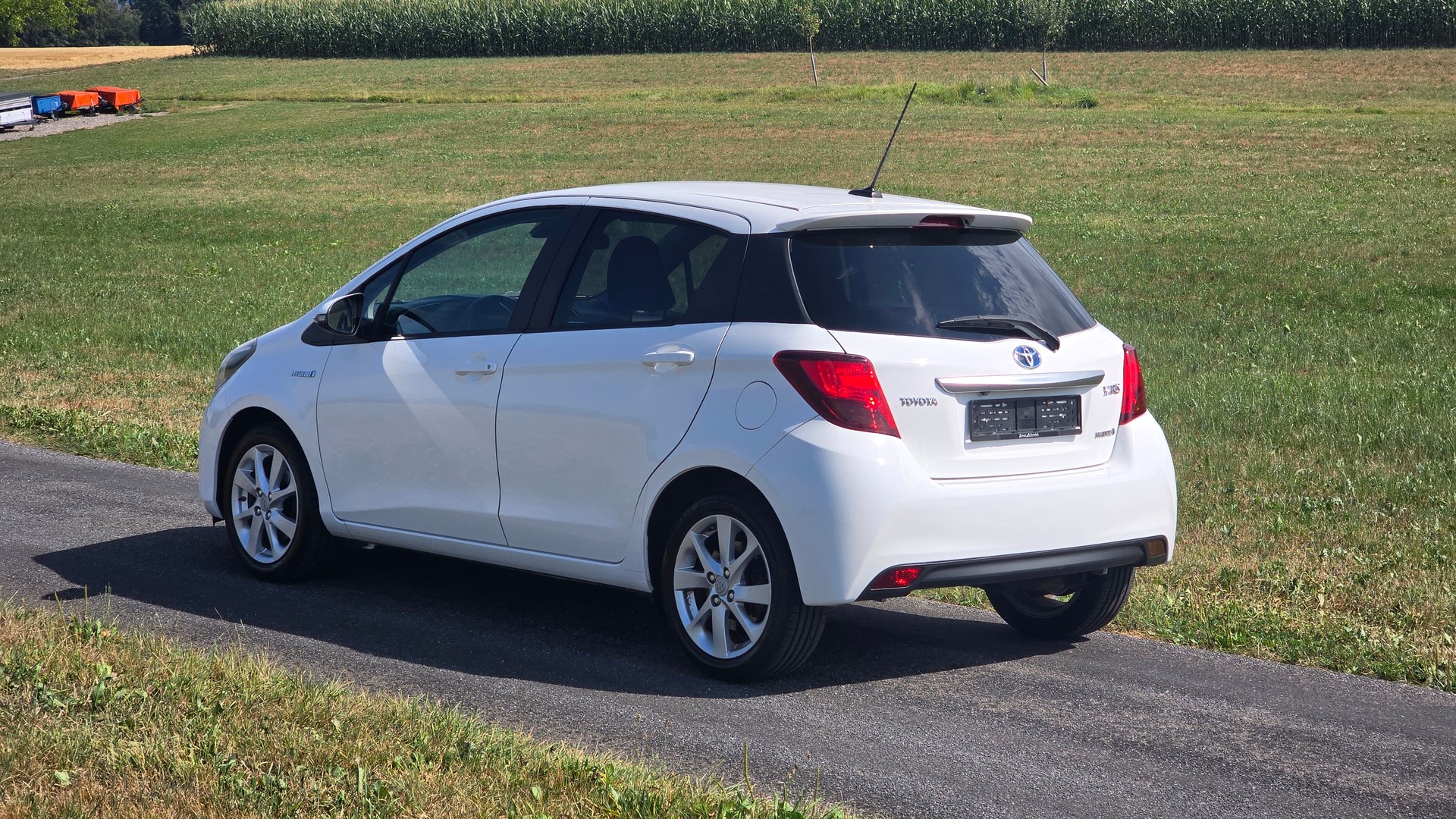 TOYOTA Yaris 1.5 VVT-i Hybrid Trend e-CVT-showroom-element-3