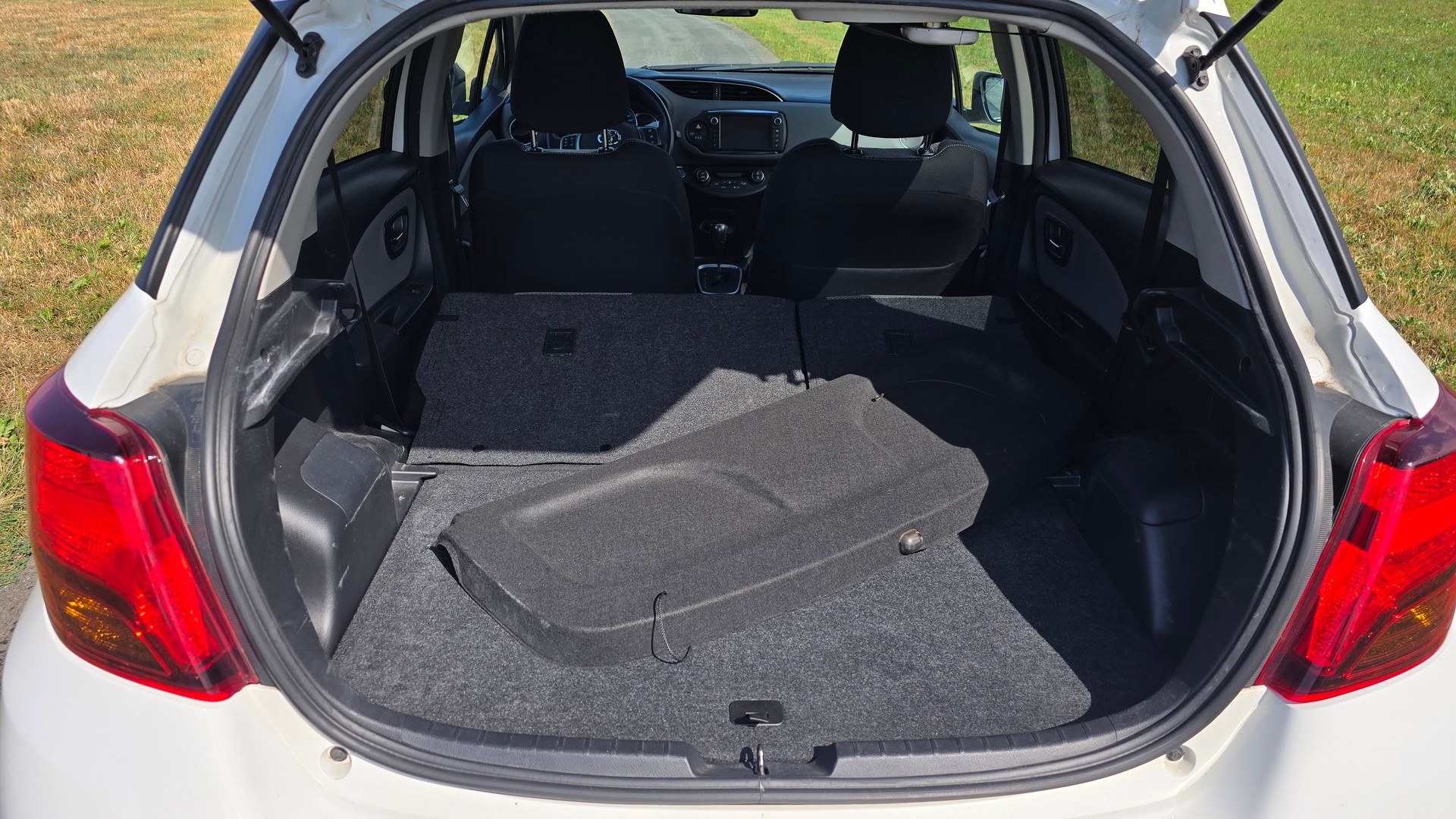 TOYOTA Yaris 1.5 VVT-i Hybrid Trend e-CVT-image-9