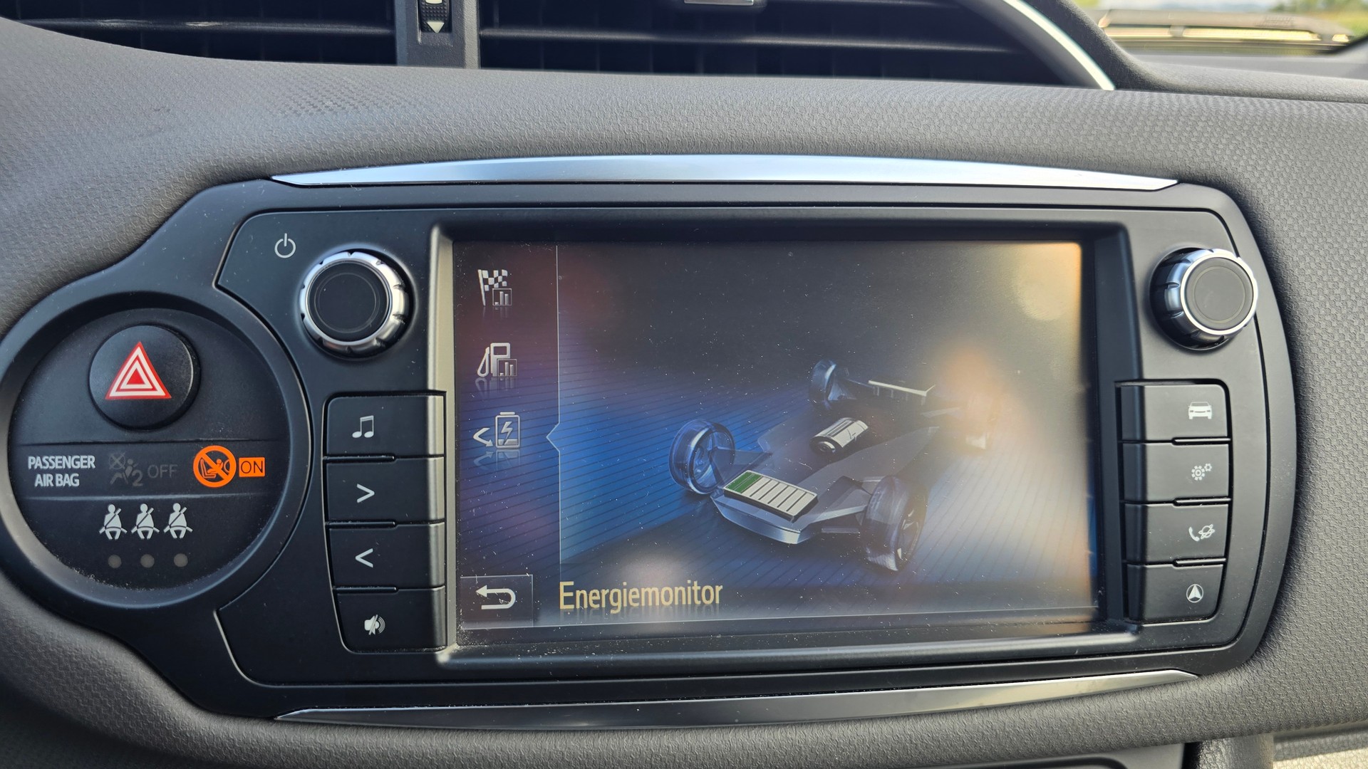 TOYOTA Yaris 1.5 VVT-i Hybrid Trend e-CVT-image-23