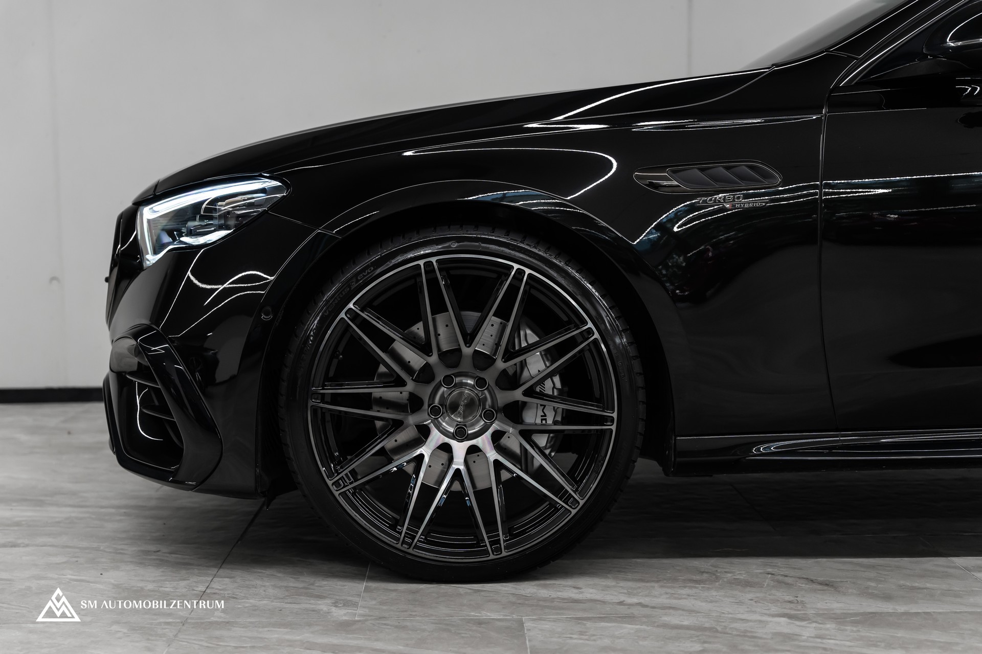 MERCEDES-BENZ E 53 Hybrid AMG 4matic+ 9G-Tronic / 360° / Burmester / Night Paket II / AHK-showroom-element-1