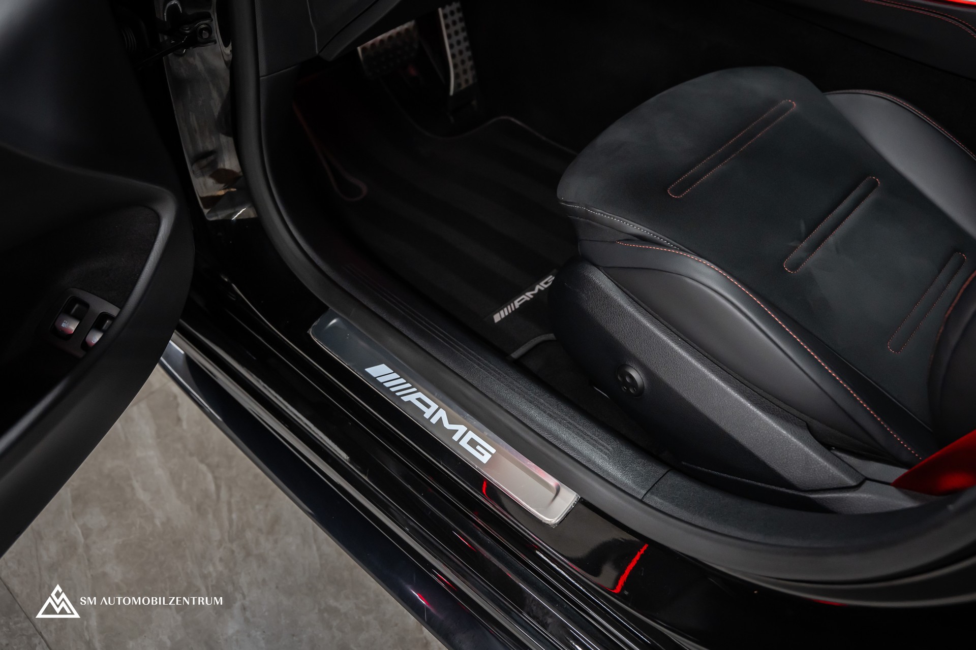 MERCEDES-BENZ E 53 Hybrid AMG 4matic+ 9G-Tronic / 360° / Burmester / Night Paket II / AHK-image-26