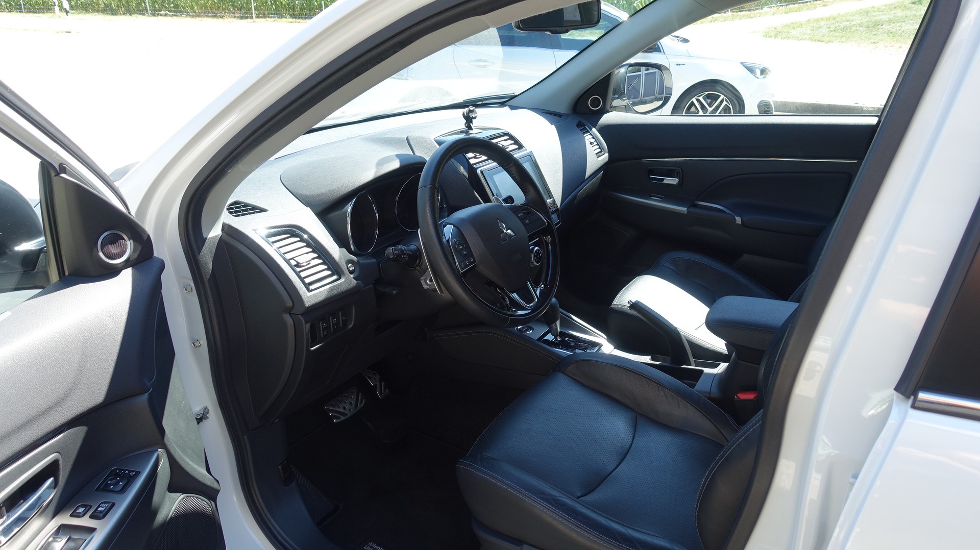 MITSUBISHI ASX 2.0 Diamond Swiss 4WD Automat-image-8