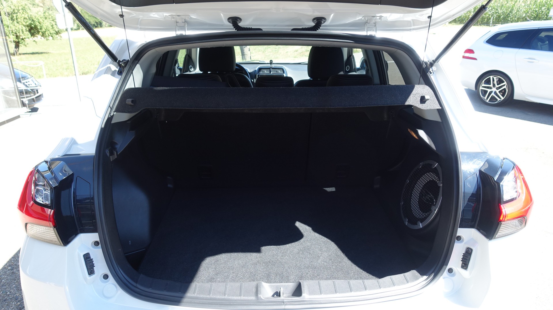 MITSUBISHI ASX 2.0 Diamond Swiss 4WD Automat-image-14