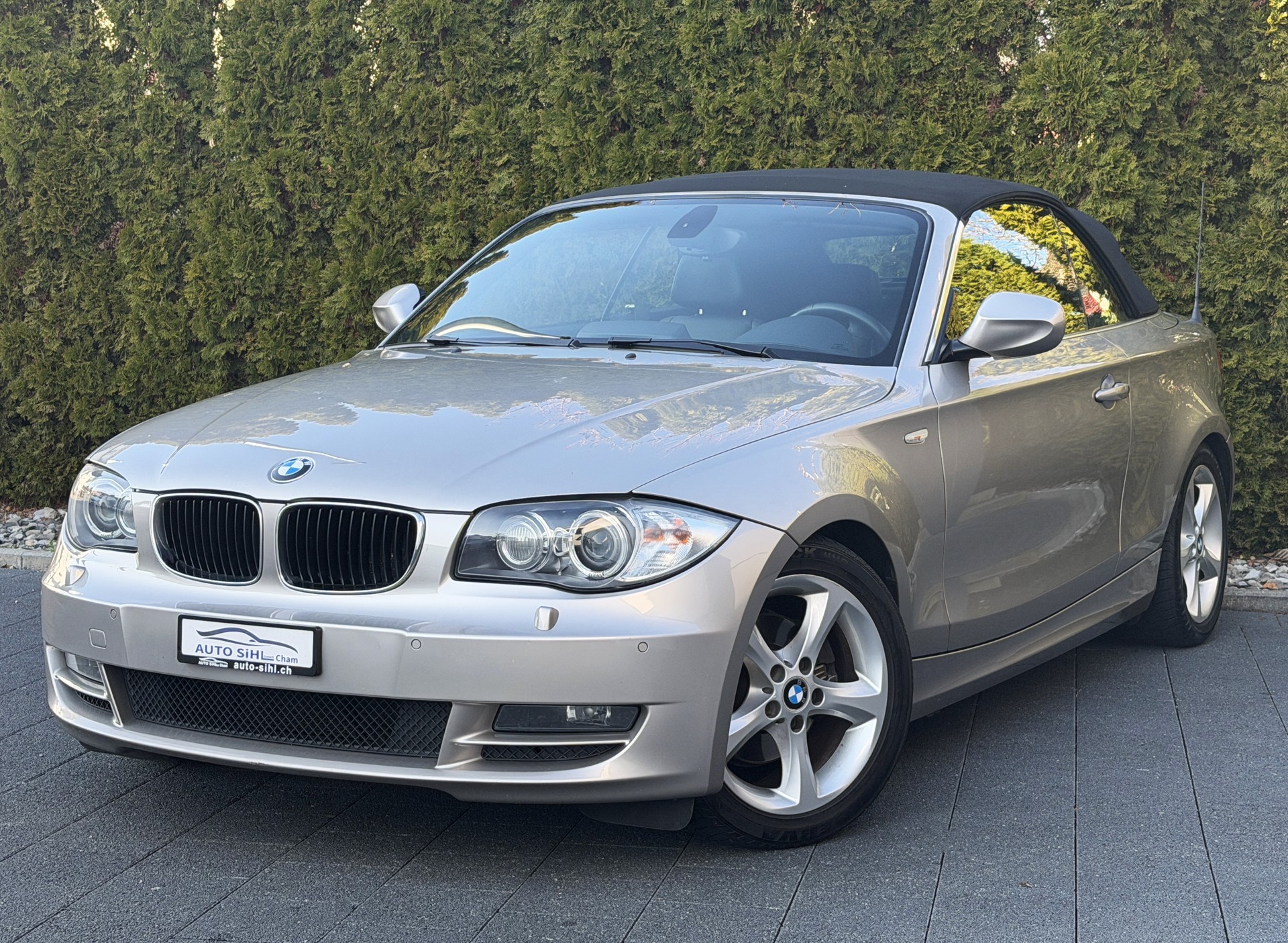 BMW 125i Cabrio Steptronic / Frisch ab MFK-showroom-element-2