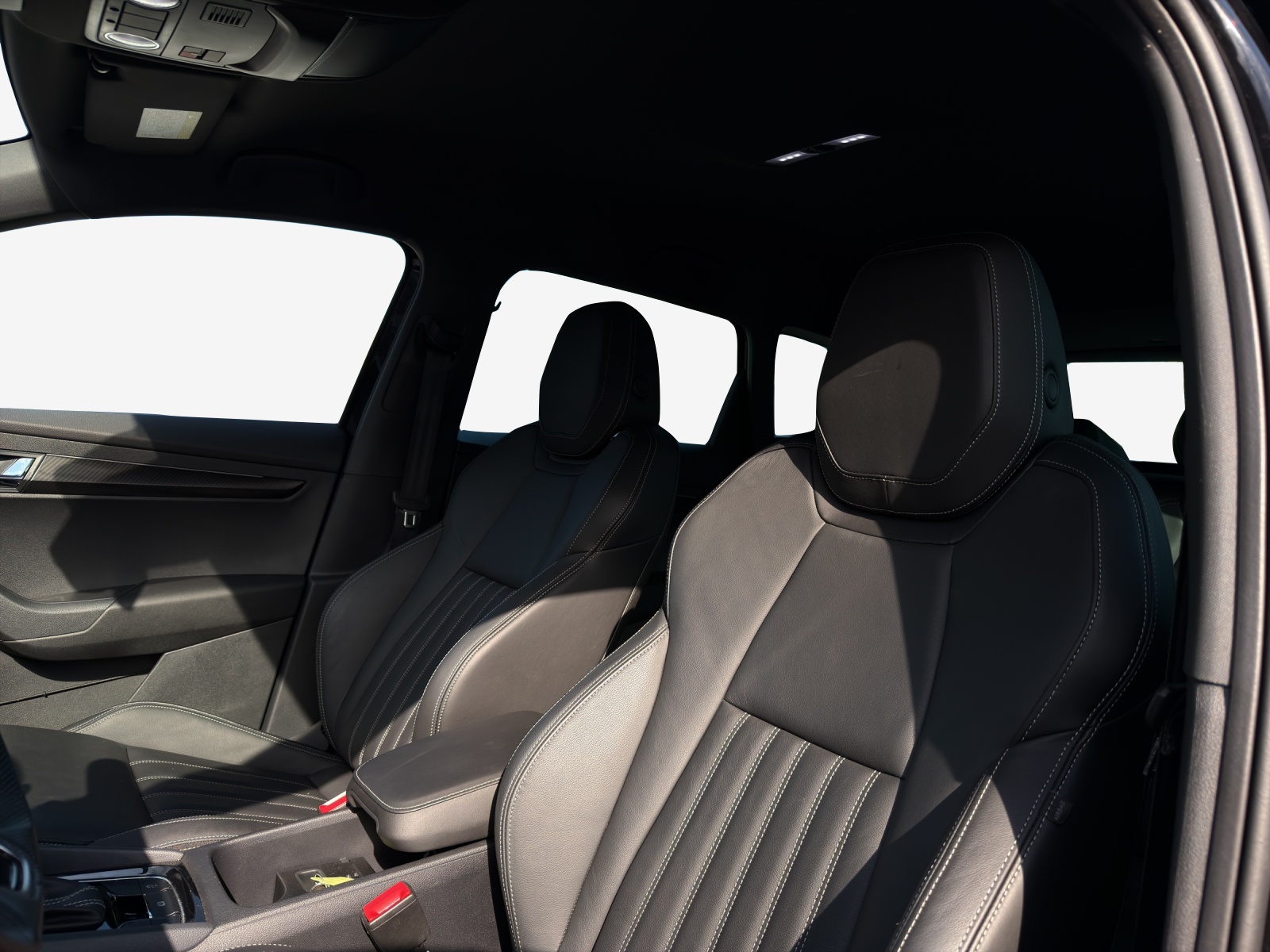 SKODA Karoq 2.0 TSI SportLine 4x4 DSG-image-14