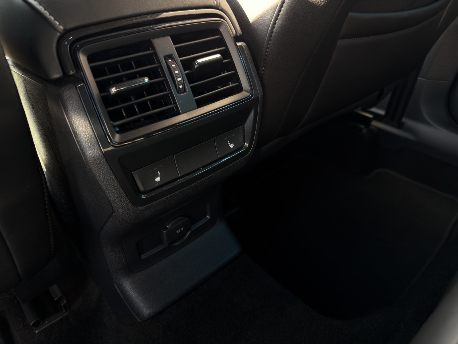 SKODA Karoq 2.0 TSI SportLine 4x4 DSG-image-13