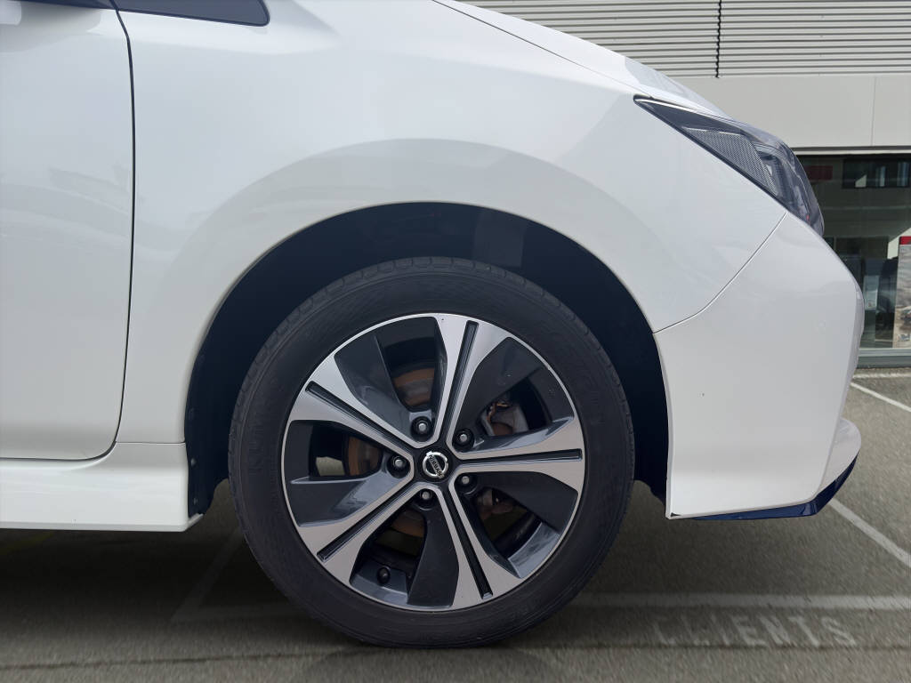 NISSAN Leaf e+ Tekna 62 kWh-image-17