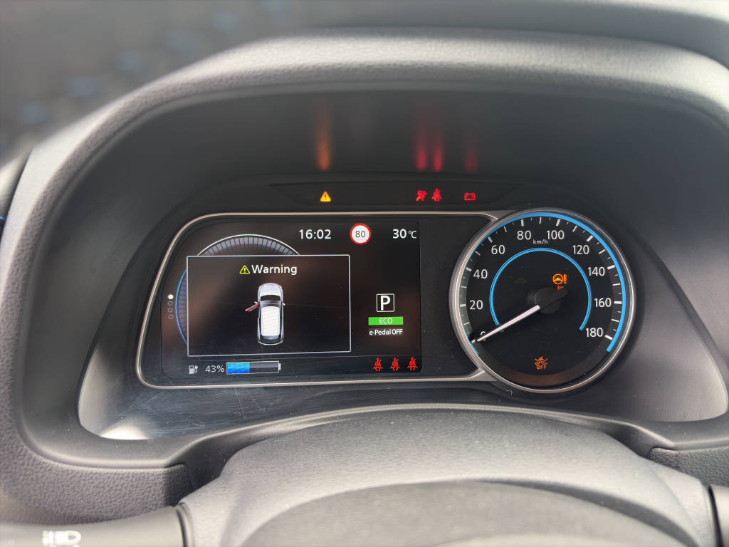 NISSAN Leaf e+ Tekna 62 kWh-image-10