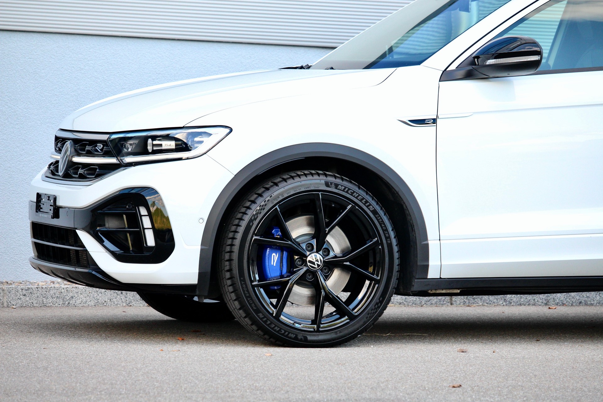 VW T-Roc 2.0 TSI R DSG 4Motion 300PS ° FACELIFT Modell °AKRAPOVIC Titanabgasanlage ° 19 Zoll R Aluräder-showroom-element-3