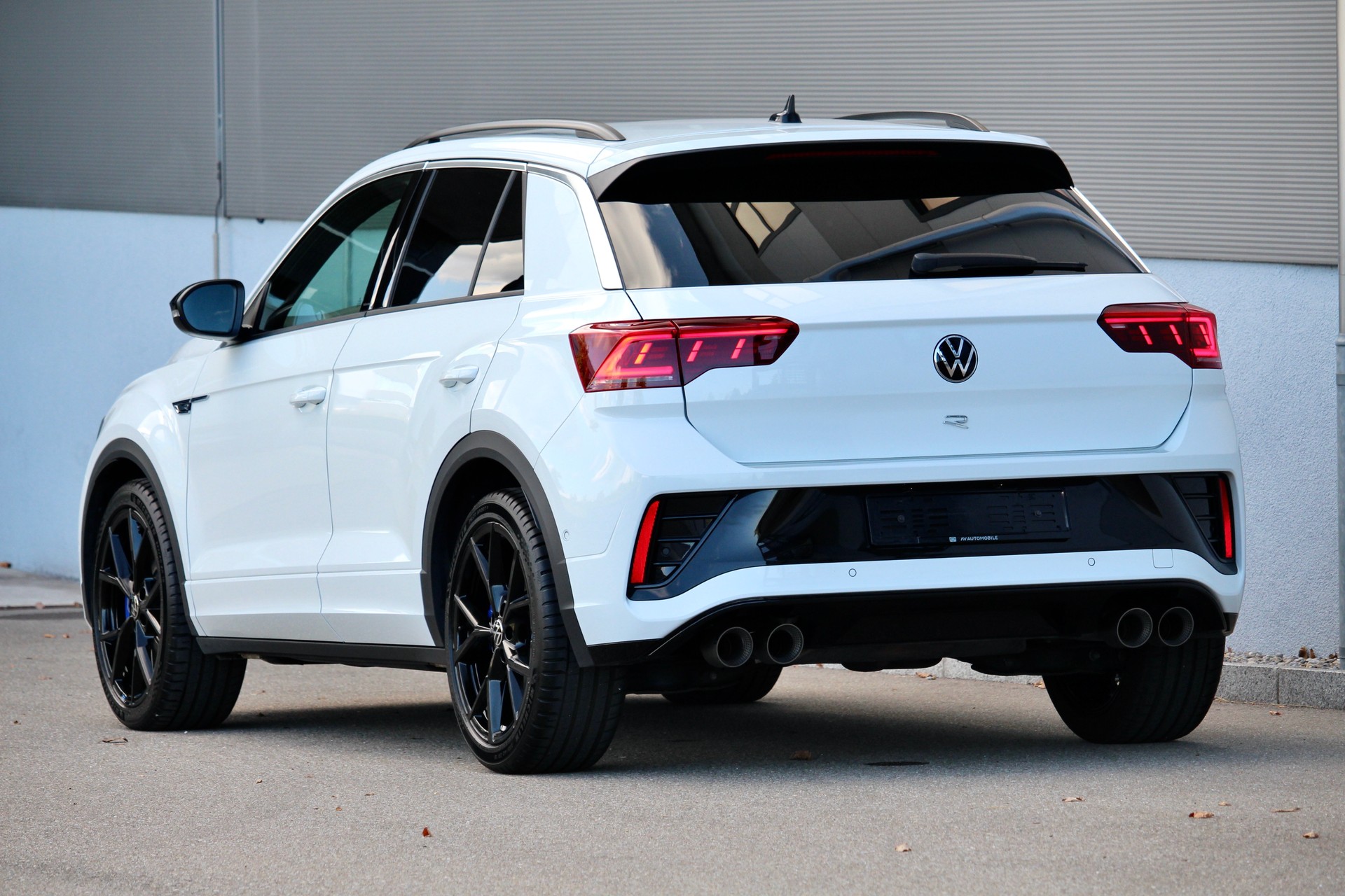 VW T-Roc 2.0 TSI R DSG 4Motion 300PS ° FACELIFT Modell °AKRAPOVIC Titanabgasanlage ° 19 Zoll R Aluräder-image-7