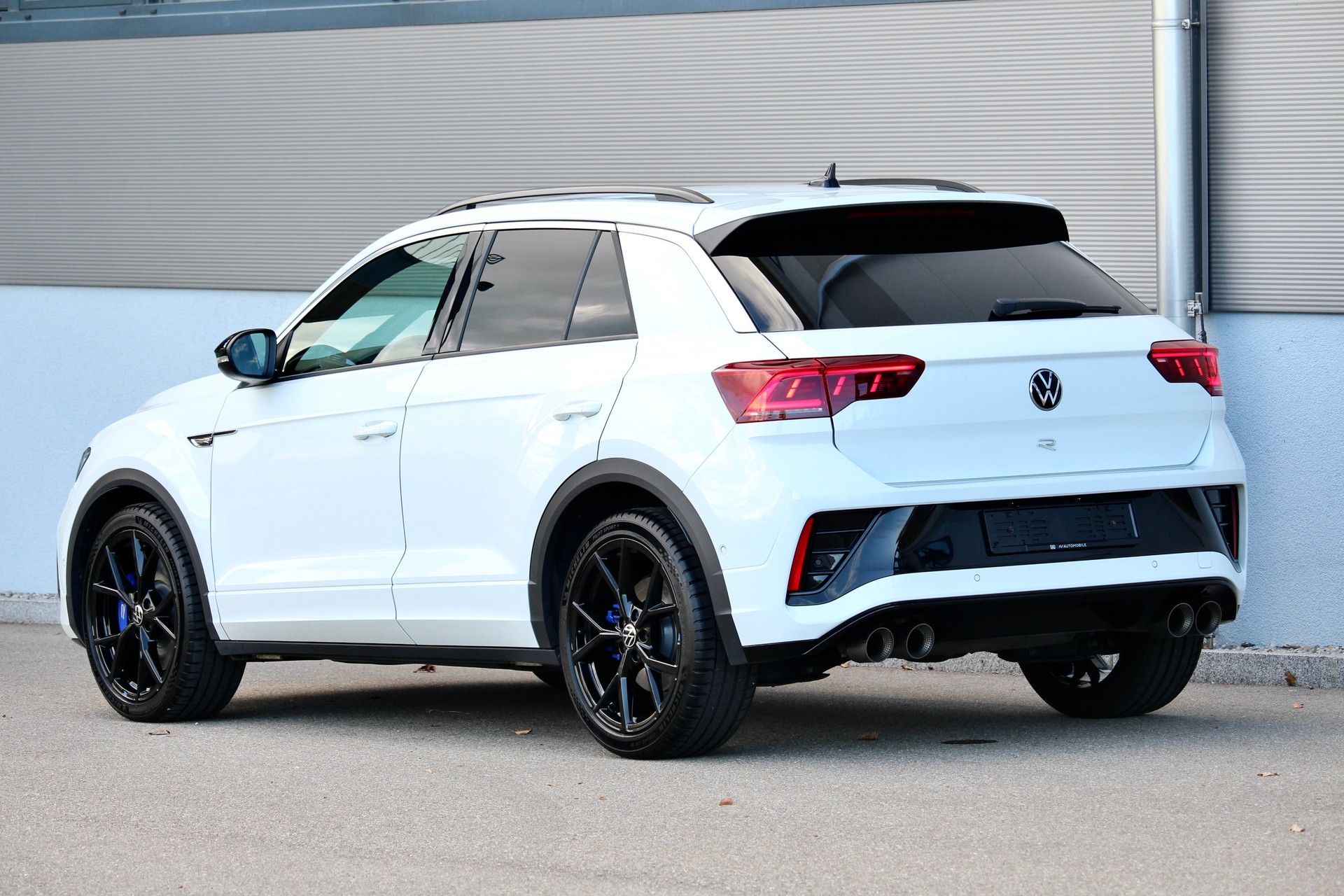 VW T-Roc 2.0 TSI R DSG 4Motion 300PS ° FACELIFT Modell °AKRAPOVIC Titanabgasanlage ° 19 Zoll R Aluräder-image-5