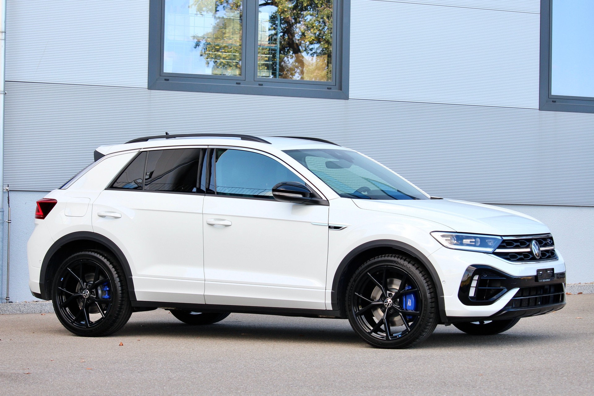 VW T-Roc 2.0 TSI R DSG 4Motion 300PS ° FACELIFT Modell °AKRAPOVIC Titanabgasanlage ° 19 Zoll R Aluräder-image-8