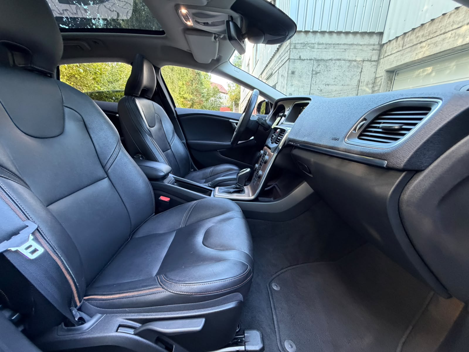 VOLVO V40 Cross Country D3 Summum Geartronic-image-15