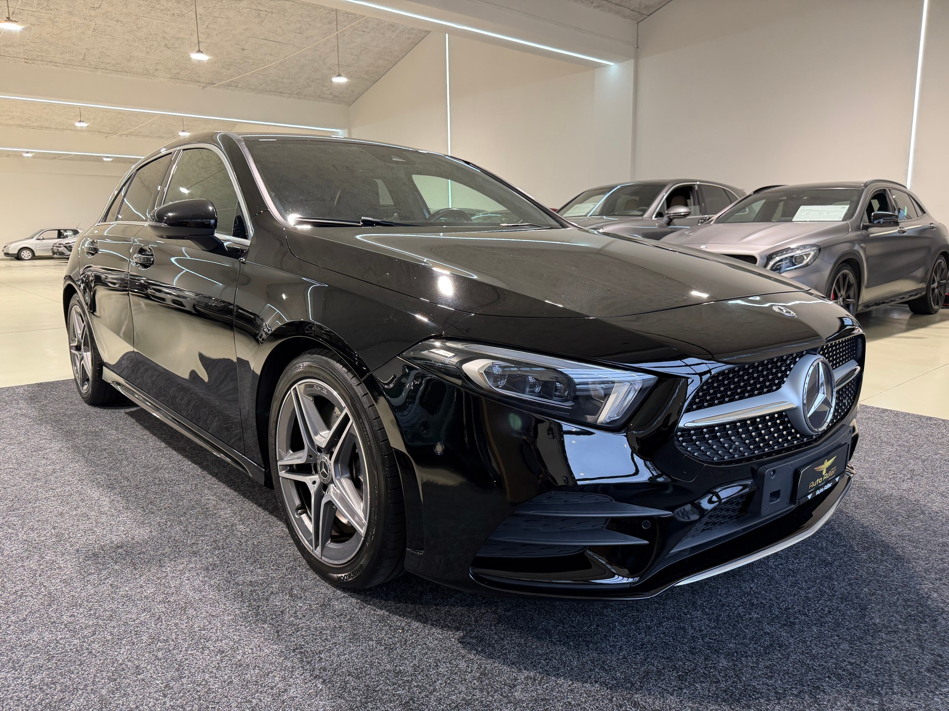 MERCEDES-BENZ A 250 AMG Line 7G-DCT-showroom-element-1