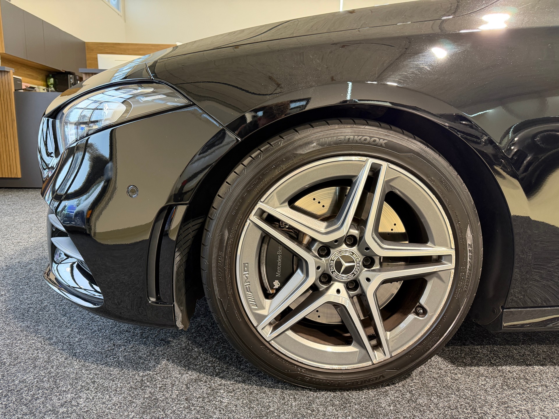 MERCEDES-BENZ A 250 AMG Line 7G-DCT-showroom-element-3