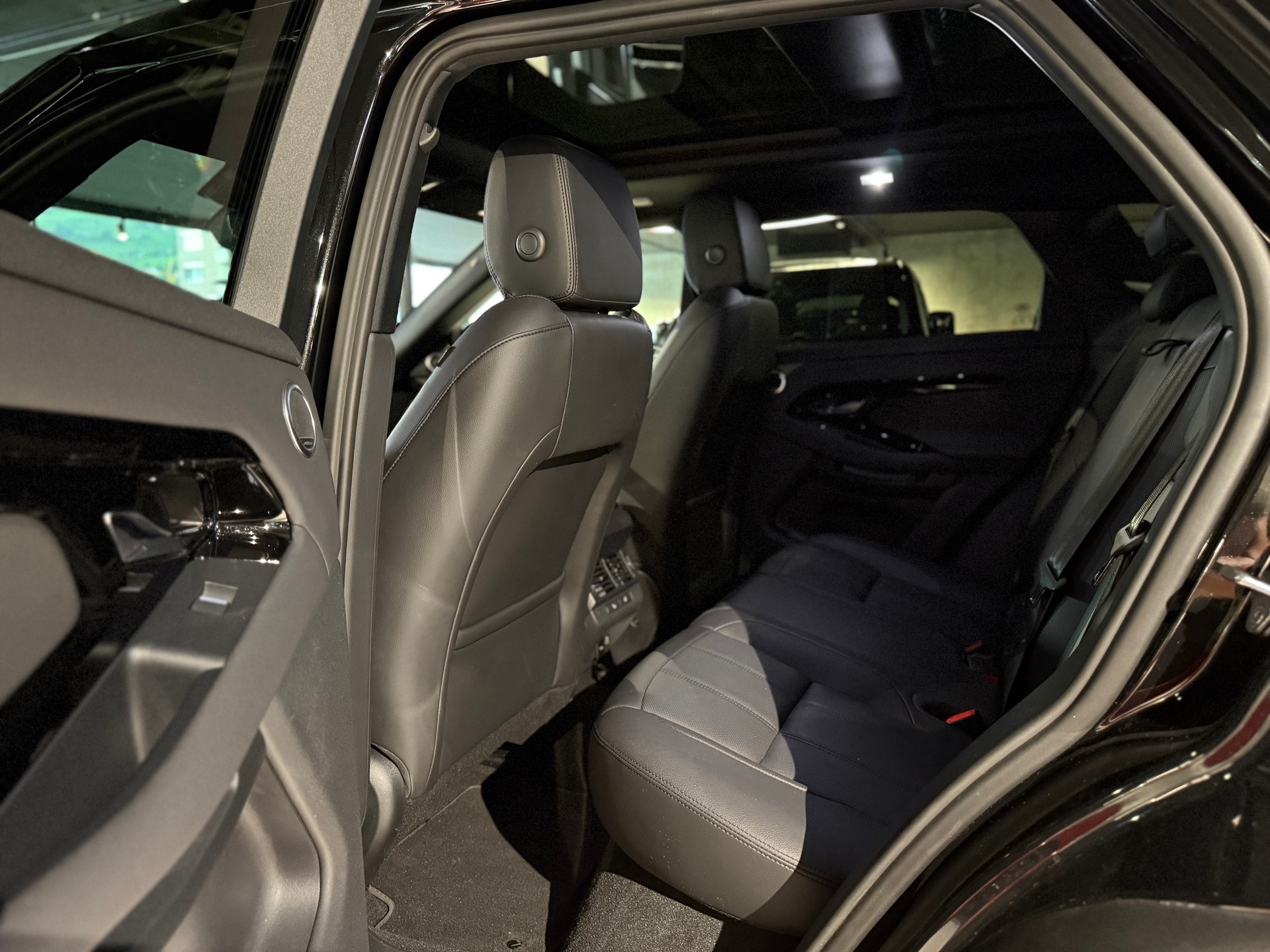 LAND ROVER Range Rover Evoque R-Dynamic D 200 MHEV SE AT9-image-8