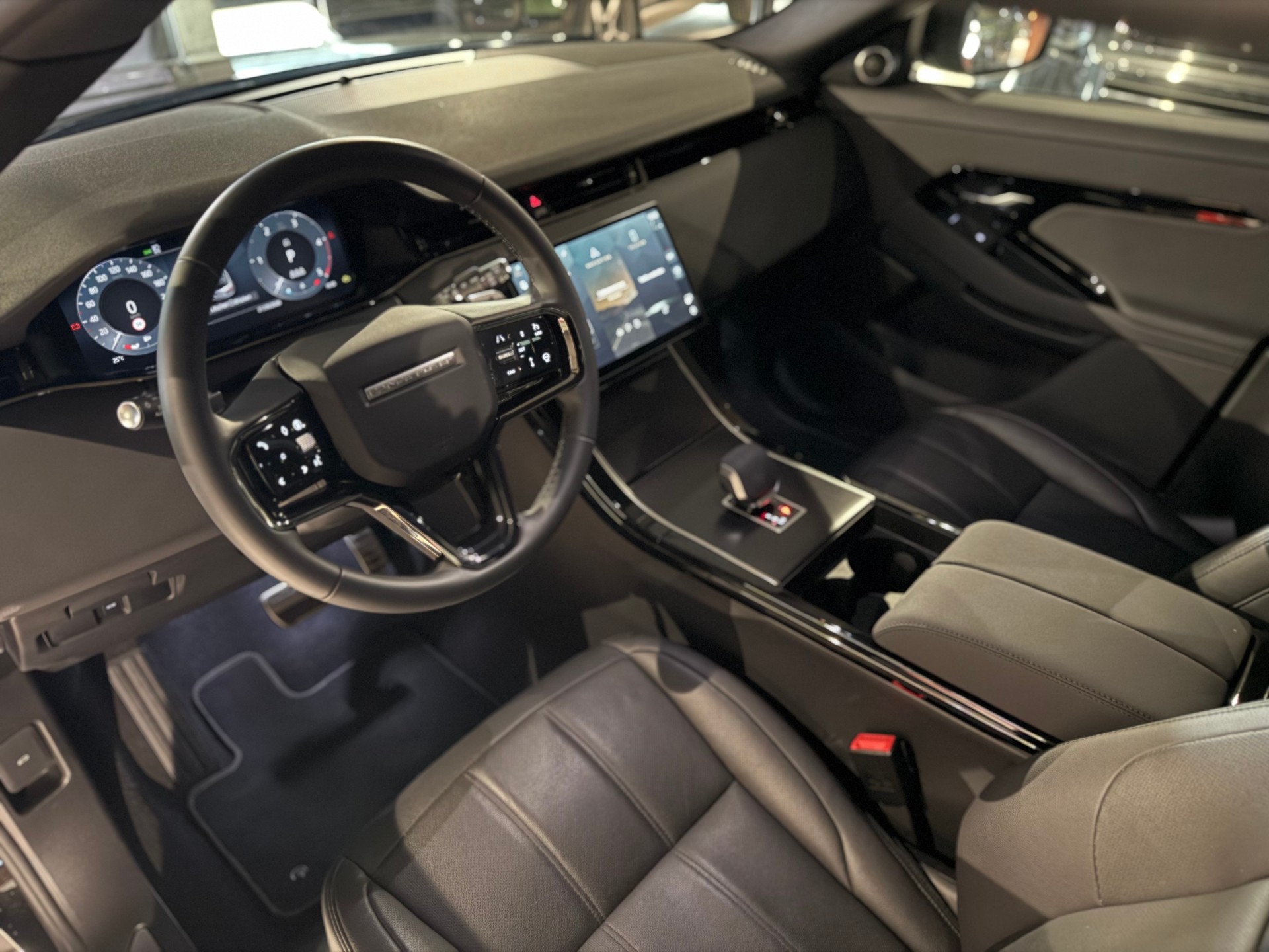 LAND ROVER Range Rover Evoque R-Dynamic D 200 MHEV SE AT9-image-7