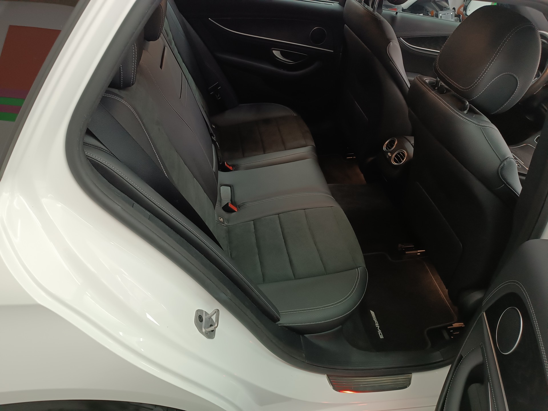 MERCEDES-BENZ E 220 d T 4Matic AMG Line 9G-Tronic-image-11