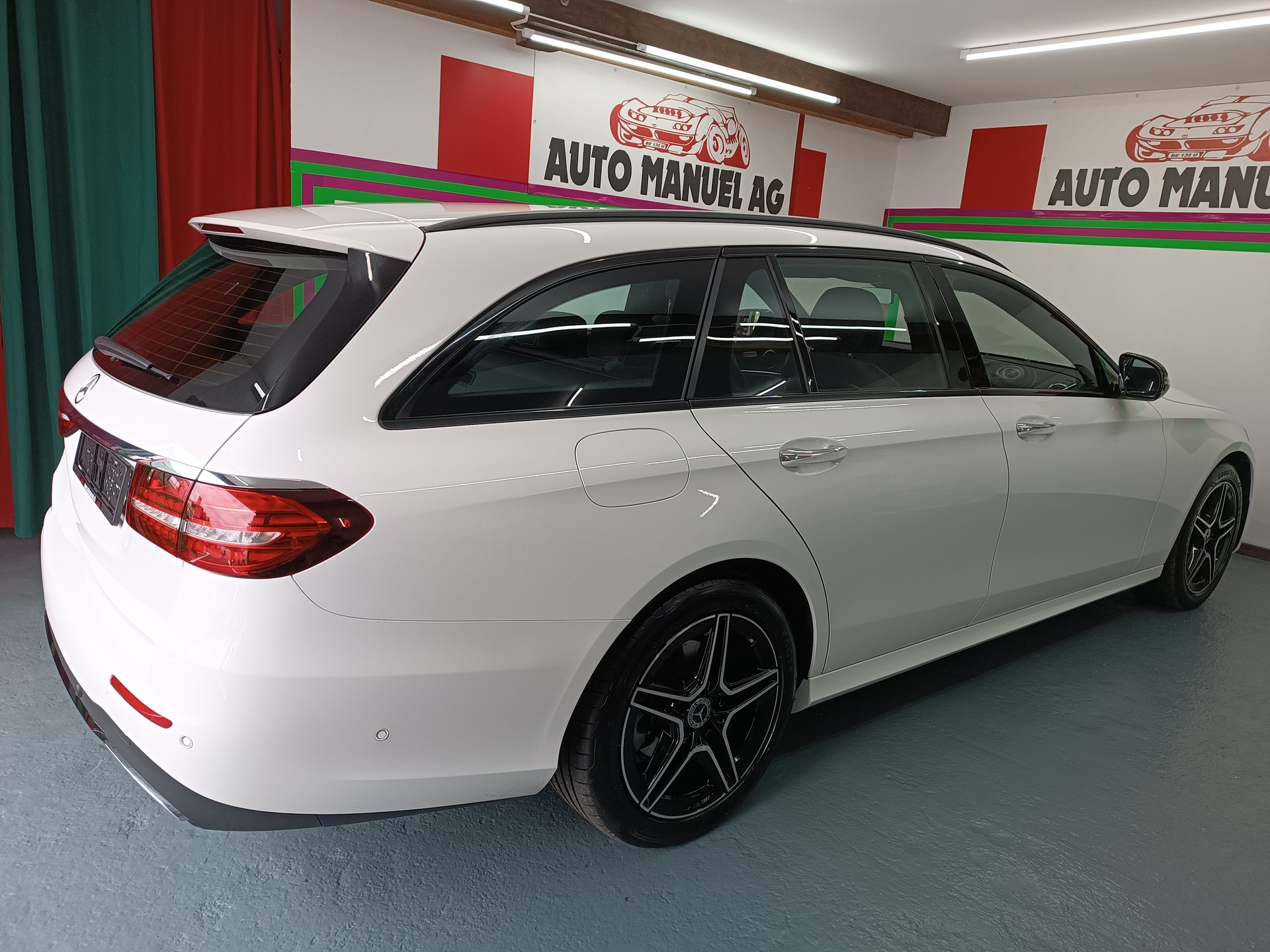 MERCEDES-BENZ E 220 d T 4Matic AMG Line 9G-Tronic-image-6