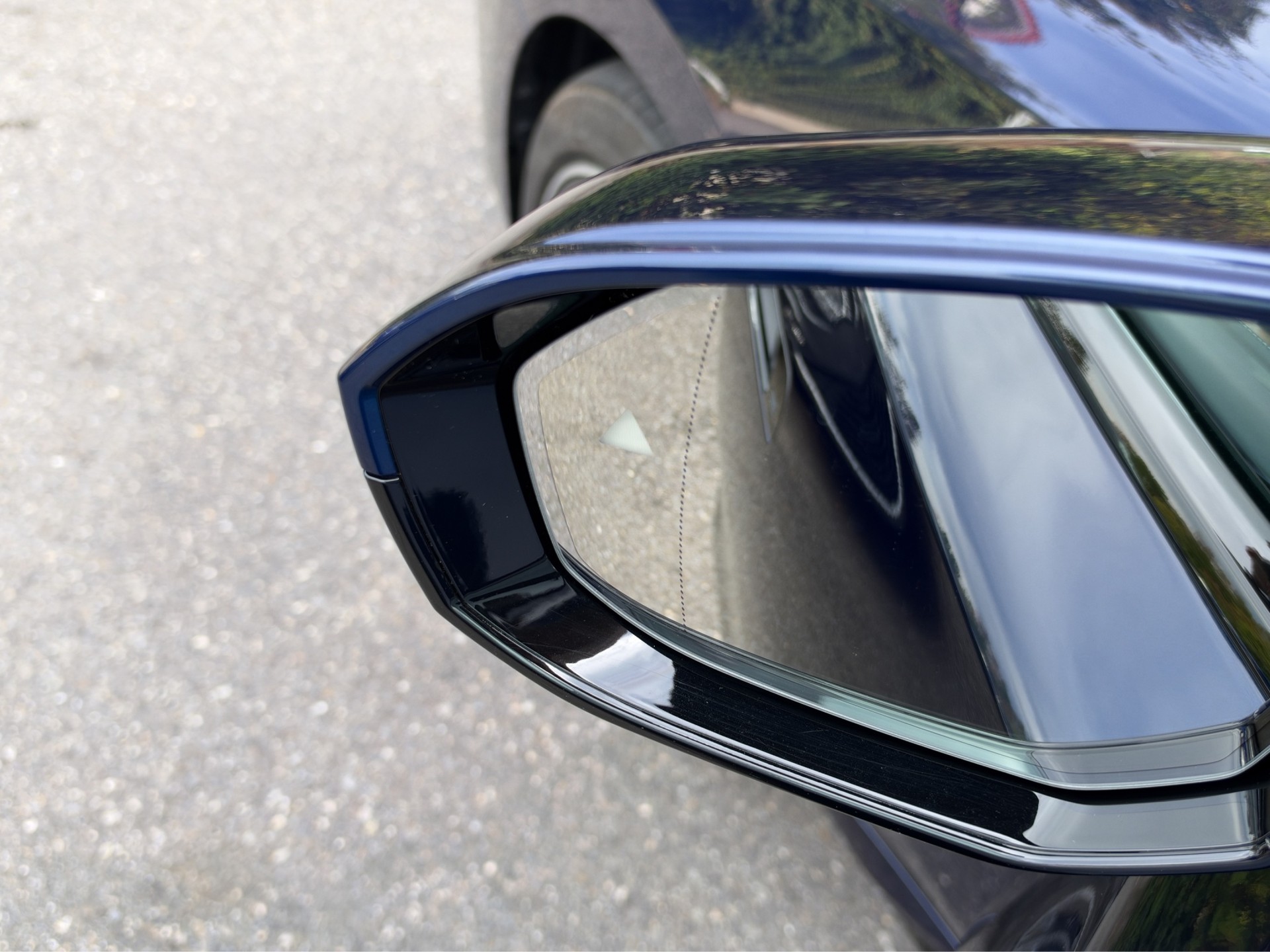 BMW i7 xDrive 60 M Sport Pro (CH) INDIVIDUAL-image-17