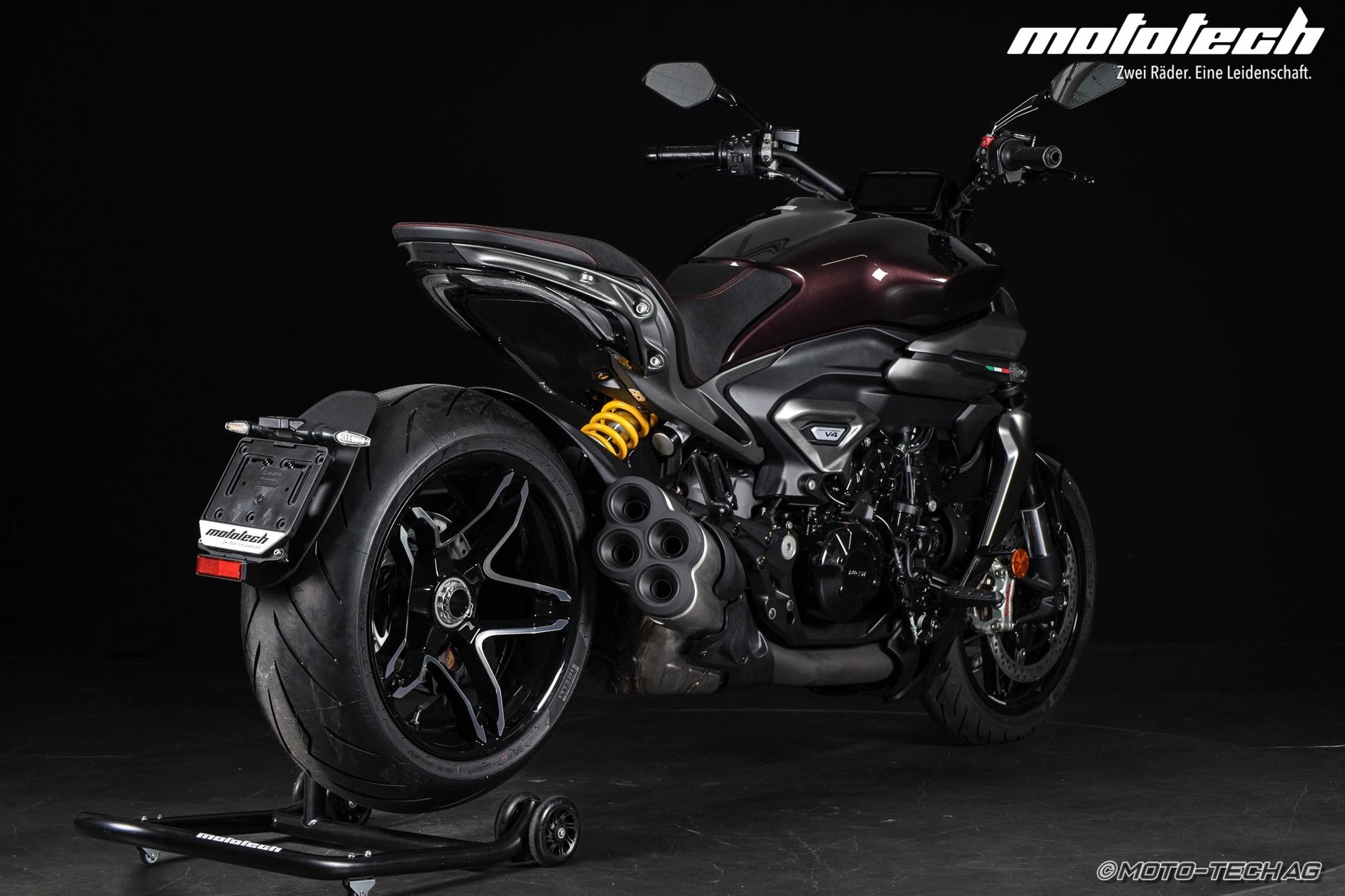 DUCATI X Diavel V4-showroom-element-2