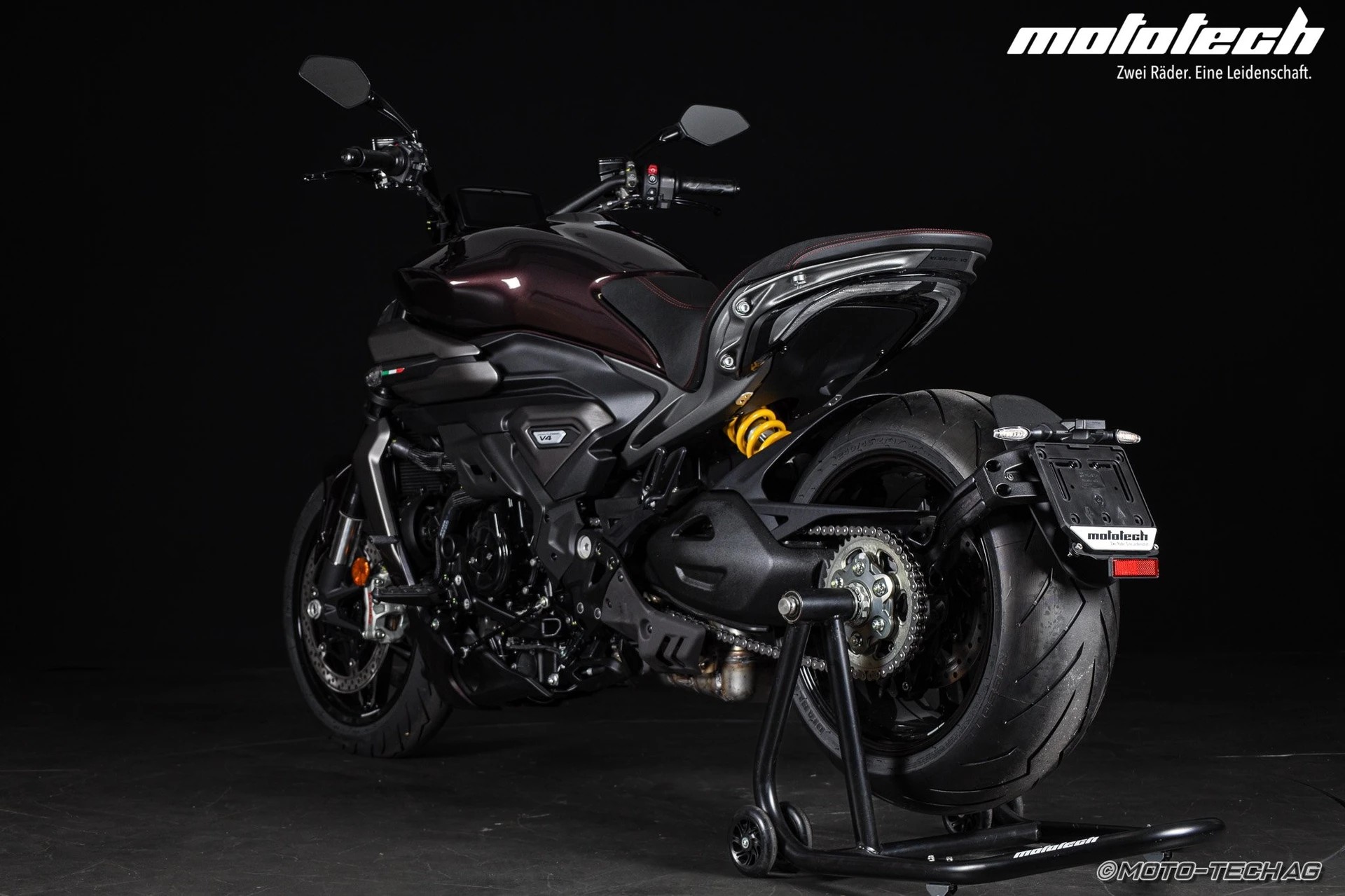 DUCATI X Diavel V4-showroom-element-3