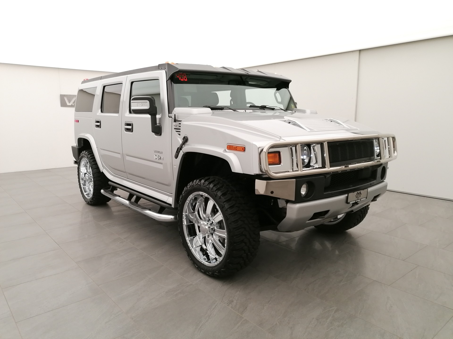 HUMMER H2 6.2 Luxury-showroom-element-2