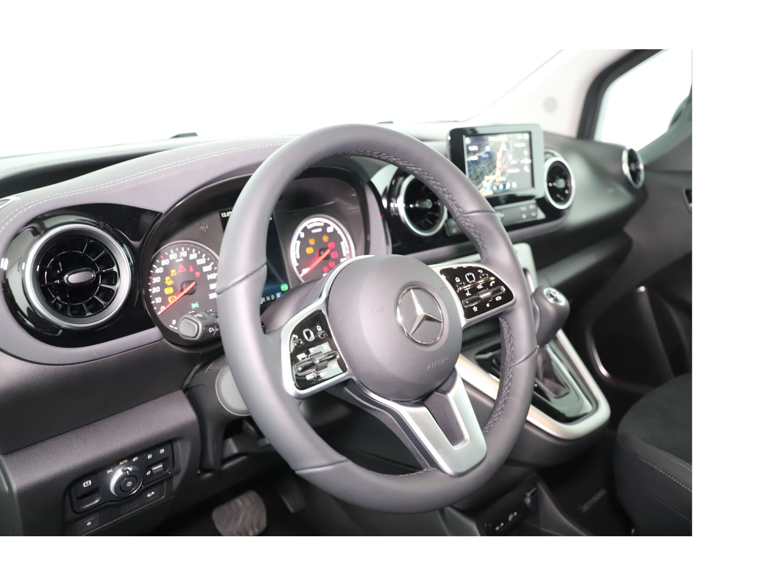 MERCEDES-BENZ EQT Standard-image-11
