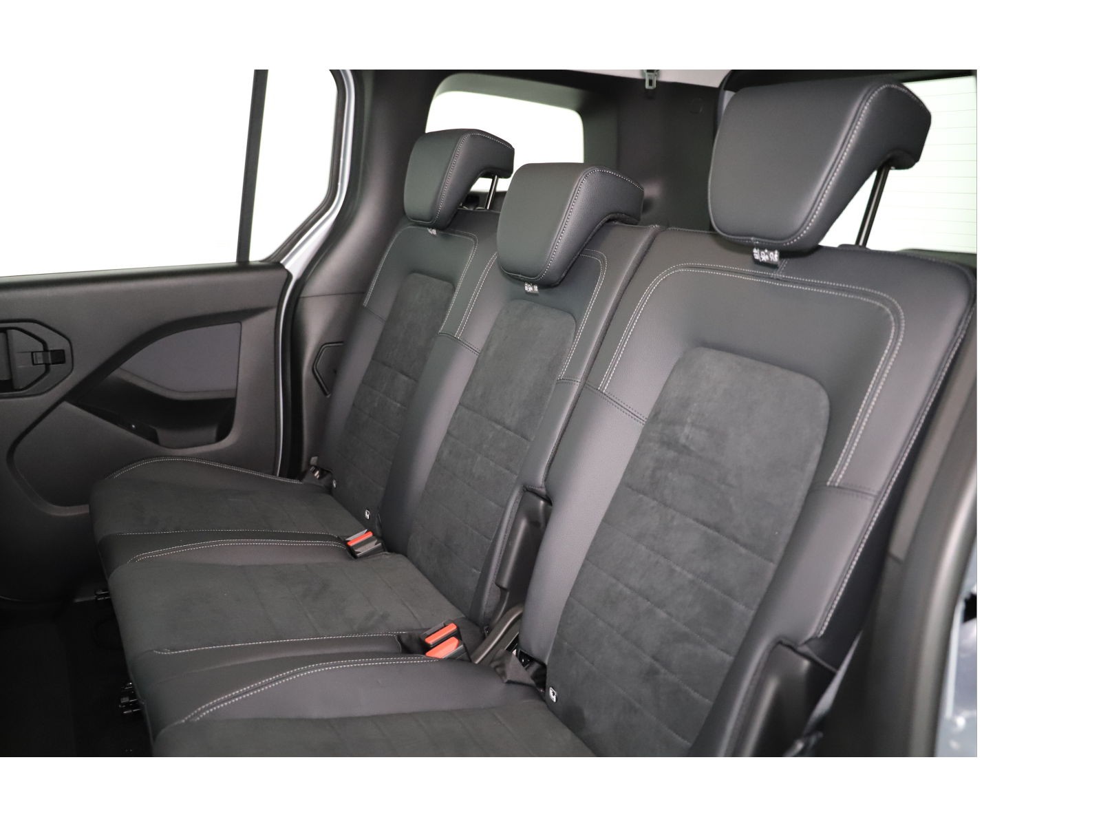 MERCEDES-BENZ EQT Standard-image-12